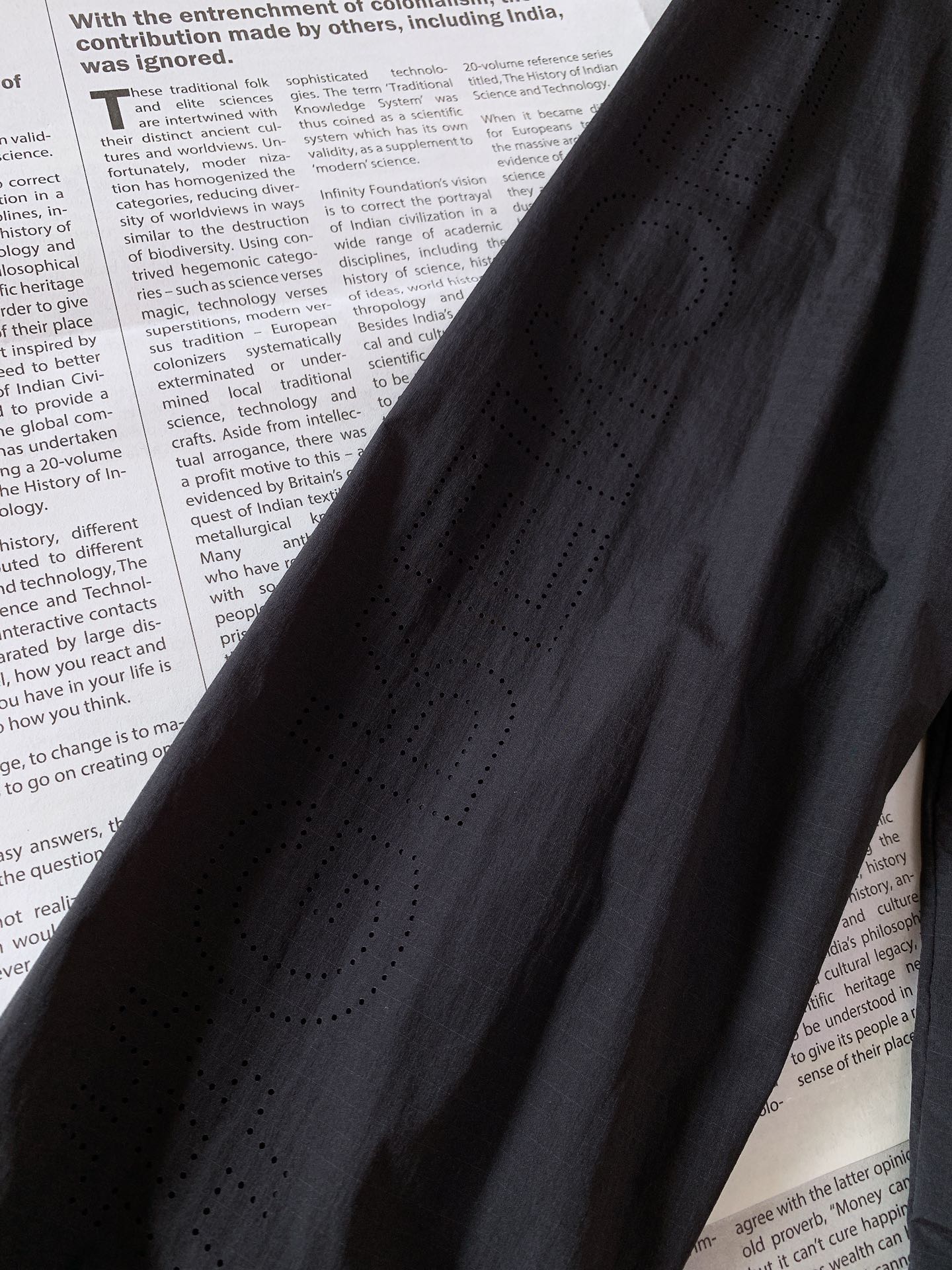 
Moncler 蒙口 2025SS早春新品 
看似简单，做工极其复杂的外套…..重磅户外夏季冲锋防晒服