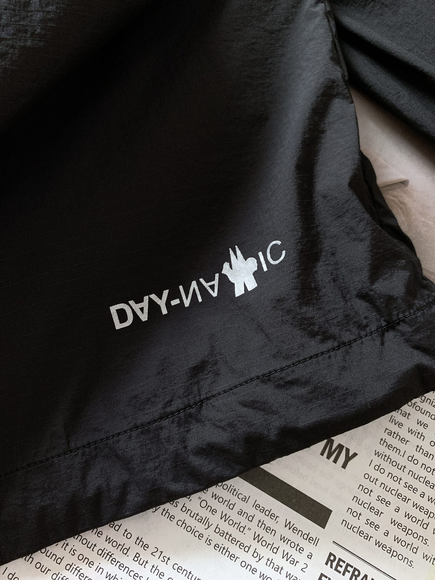 
Moncler 蒙口 2025SS早春新品 
看似简单，做工极其复杂的外套…..重磅户外夏季冲锋防晒服
