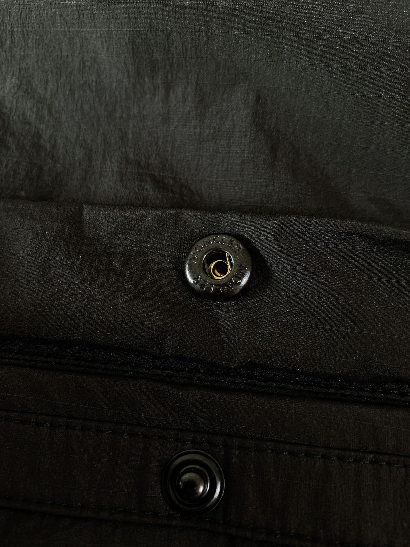 
Moncler 蒙口 2025SS早春新品 
看似简单，做工极其复杂的外套…..重磅户外夏季冲锋防晒服