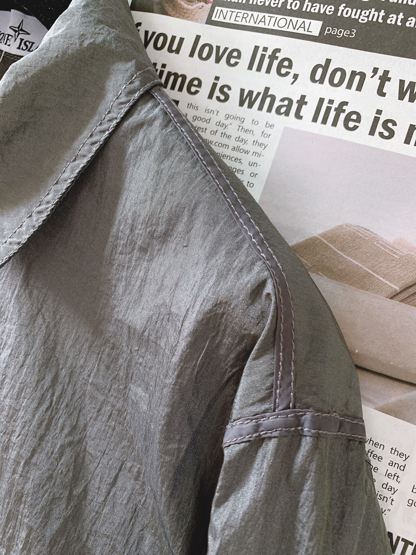 
Stone Island 石头岛  新款Nylon Meta 系列金属尼龙臂章袖标长袖拉链胸带夹克防晒