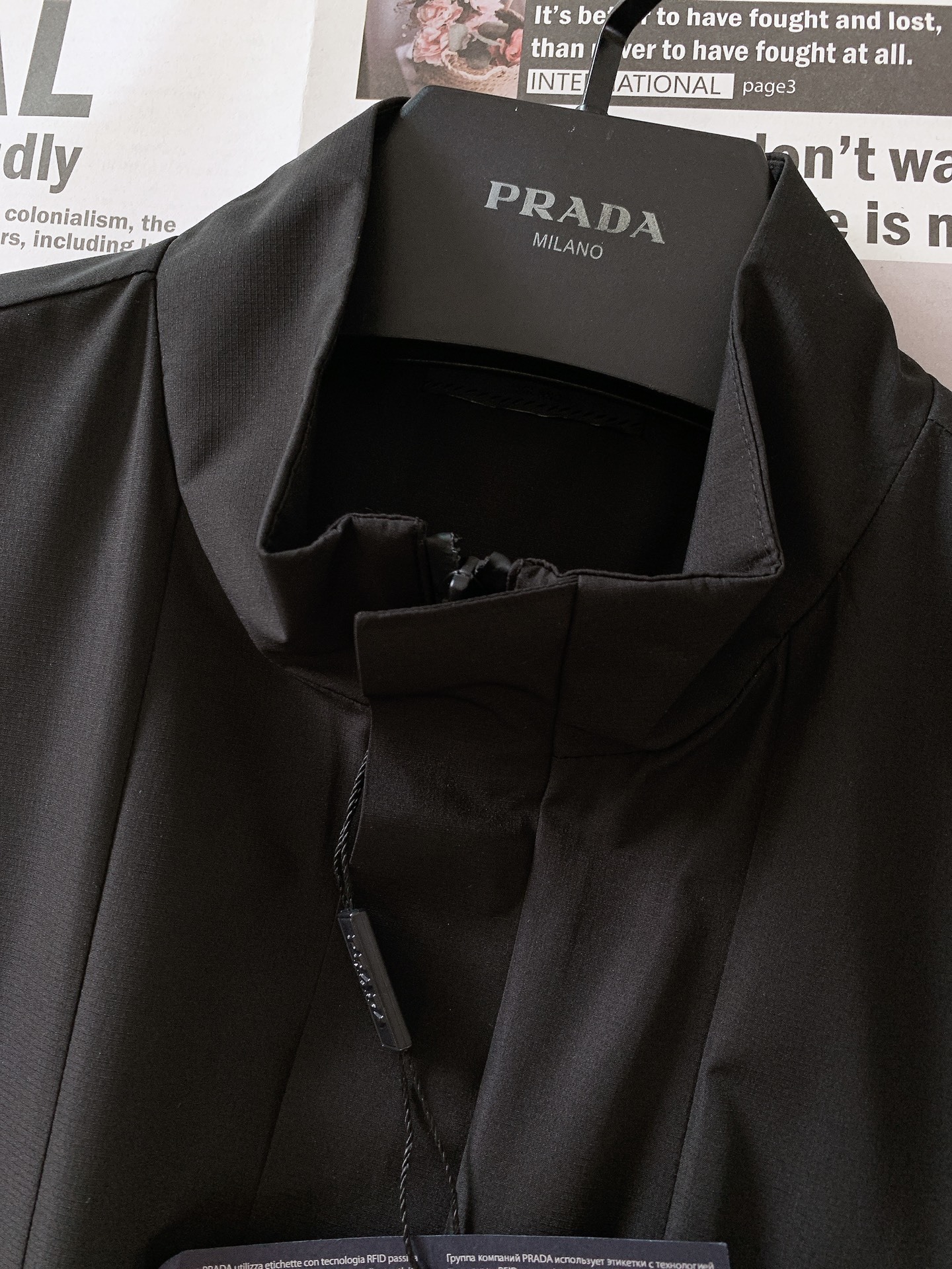 Prada 普拉达 2025SS早春新品
最新 马甲 外贸工厂代工。基础款马甲!,原版面料,舒适,