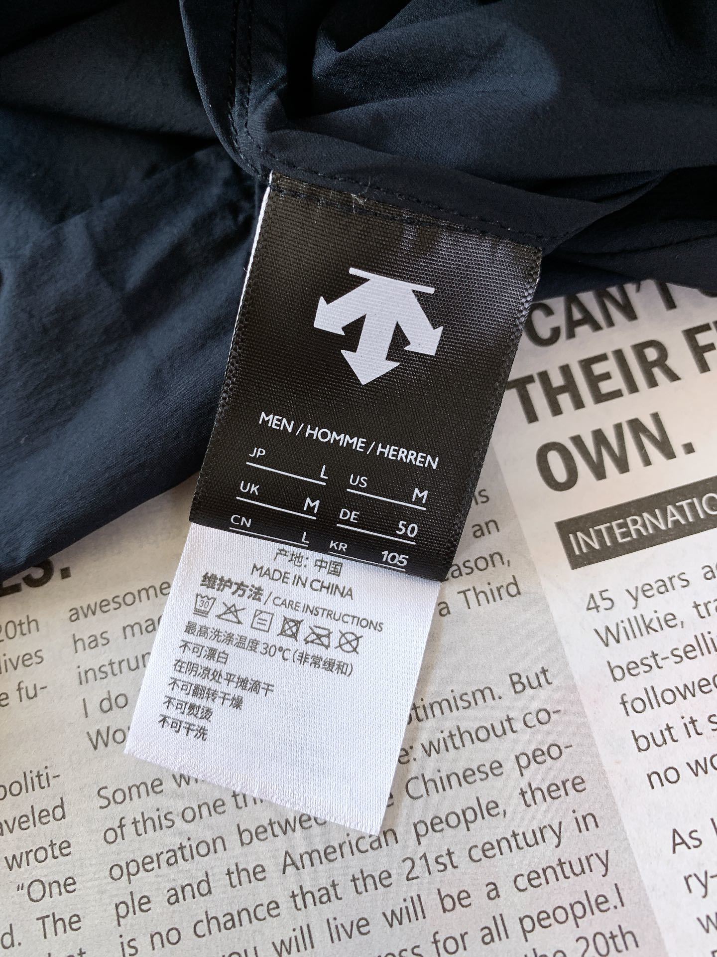 DESCENTE 迪桑特 2025SS春夏新品
科技面料户外必备防紫外线高强弹力皮肤外套。 !
区