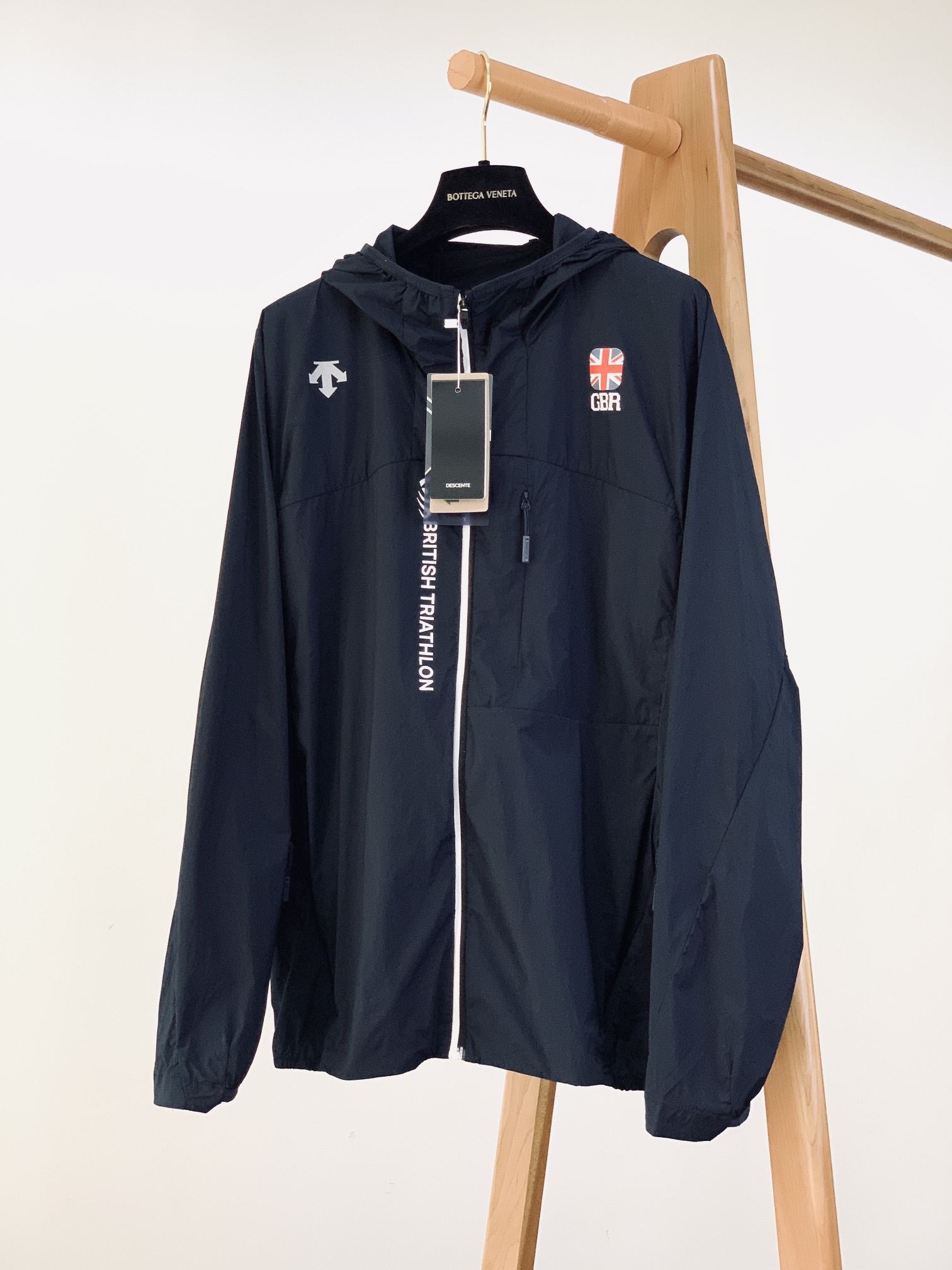 DESCENTE 迪桑特 2025SS春夏新品
科技面料户外必备防紫外线高强弹力皮肤外套。 !
区