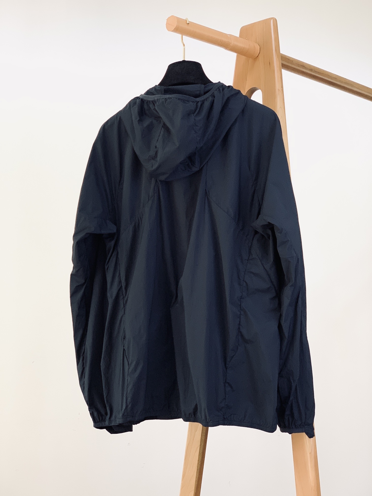 DESCENTE 迪桑特 2025SS春夏新品
科技面料户外必备防紫外线高强弹力皮肤外套。 !
区