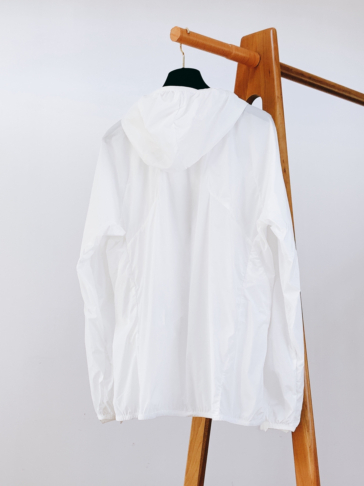 DESCENTE 迪桑特 2025SS春夏新品
科技面料户外必备防紫外线高强弹力皮肤外套。 !
区