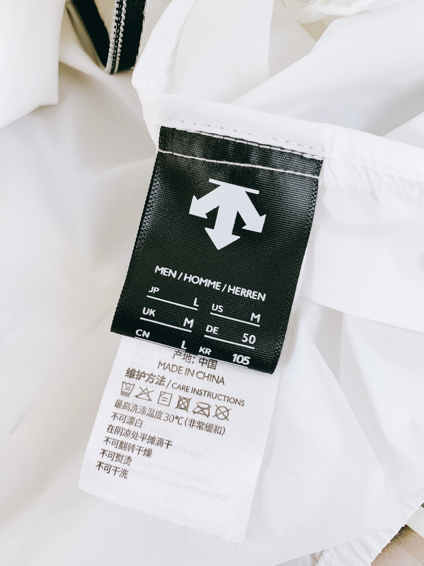 DESCENTE 迪桑特 2025SS春夏新品
科技面料户外必备防紫外线高强弹力皮肤外套。 !
区