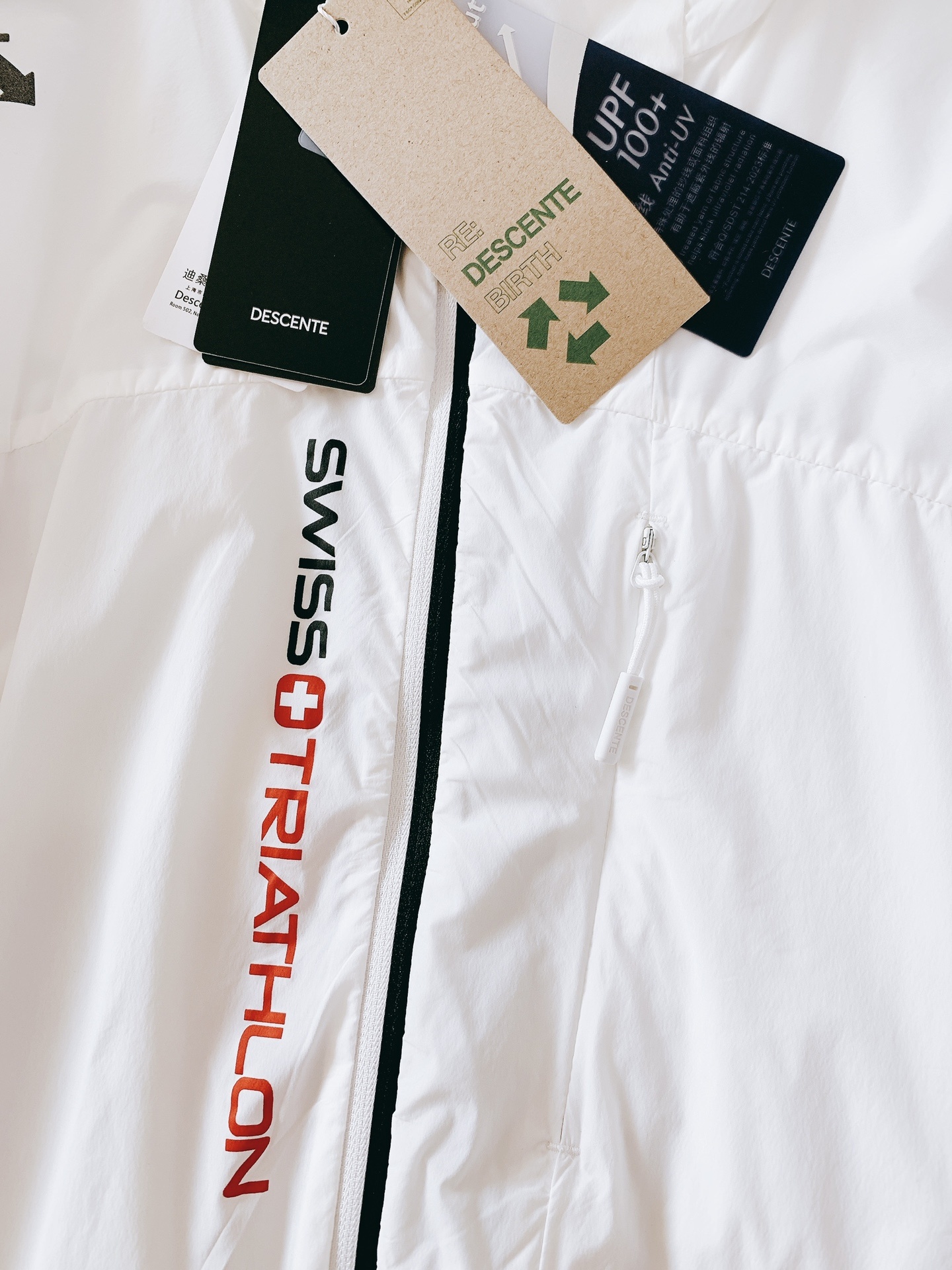 DESCENTE 迪桑特 2025SS春夏新品
科技面料户外必备防紫外线高强弹力皮肤外套。 !
区