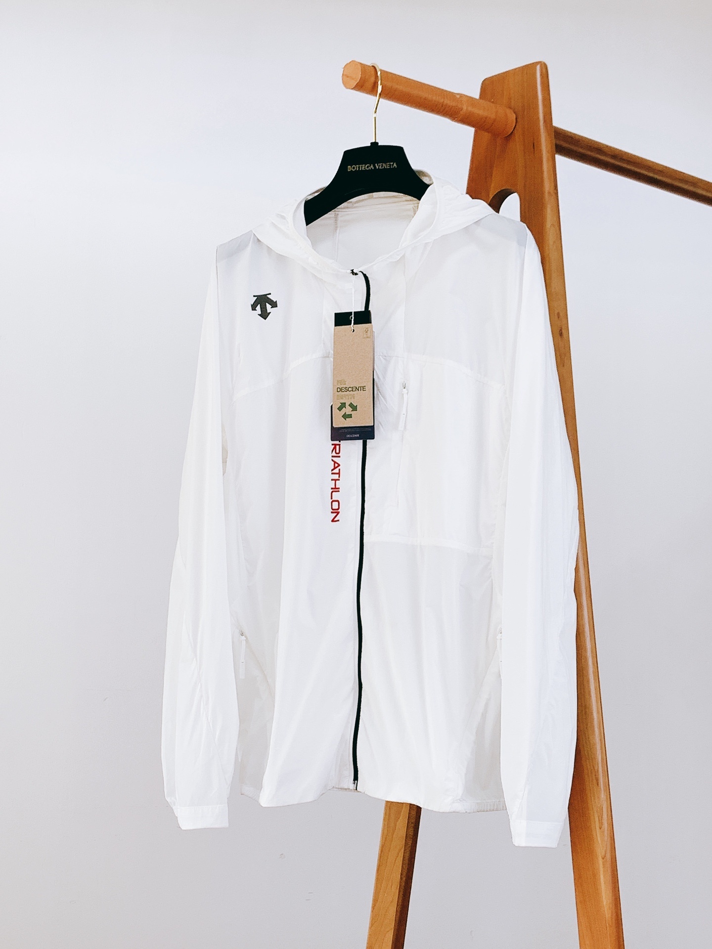 DESCENTE 迪桑特 2025SS春夏新品
科技面料户外必备防紫外线高强弹力皮肤外套。 !
区