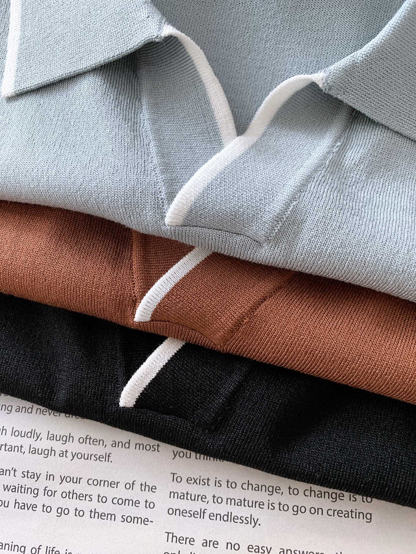 NO:499538,Kiton Christ Greed 2025SS Spring and Summer New Products Channel's Premium Products!  !  !  The best lapel T-shirt this year, close your eyes and enter!  Custom-made fabrics are designed to meet various quality controls and detailed controls. Such weight and value really require careful consideration to be carefully crafted and slowly to create a perfect effect of creating a straight and straight silhouette. The grade revealed by texture is by no means comparable to ordinary T-shirts. Exquisite work is not perfunctory. The taste and temperament that are always revealed in behavior!  The upper body is handsome and charming!  ……………………………………………………………………………… Size48-56,,tees,t-shirt,alexander wang19860909Kiton 基督恩 2025SS春夏新品 渠道的精品狠货！！！ 今年最好看翻领T恤 闭眼入！ 客供定制面料打造 满足各种品质控 细节控 这样的分量与价值真的是需要细琢慢究 成完美缔造胸挺立廓的效果 质感所流露的档次绝非一般T恤可比 精工细作并非敷衍了事 举止之间时刻流露出的品味及气质！ 上身帅气迷人！ …………………………………………………… Size48-56,,tees，t-shirt,alexander wang,Men's clothing