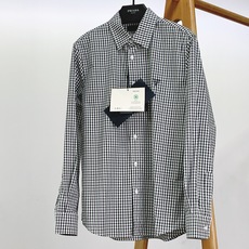 Prada 普拉达 伊势丹Isetan展会限定款衬衫👔 千鸟格纹,作为时尚界经久不衰的元素,自带复古与优雅气质。格纹的规 Prada 普拉达 伊势丹Isetan展会限定款衬衫👔 千鸟格纹,作为时尚界经久不衰的元素,自带复古与优雅气质。格纹的规