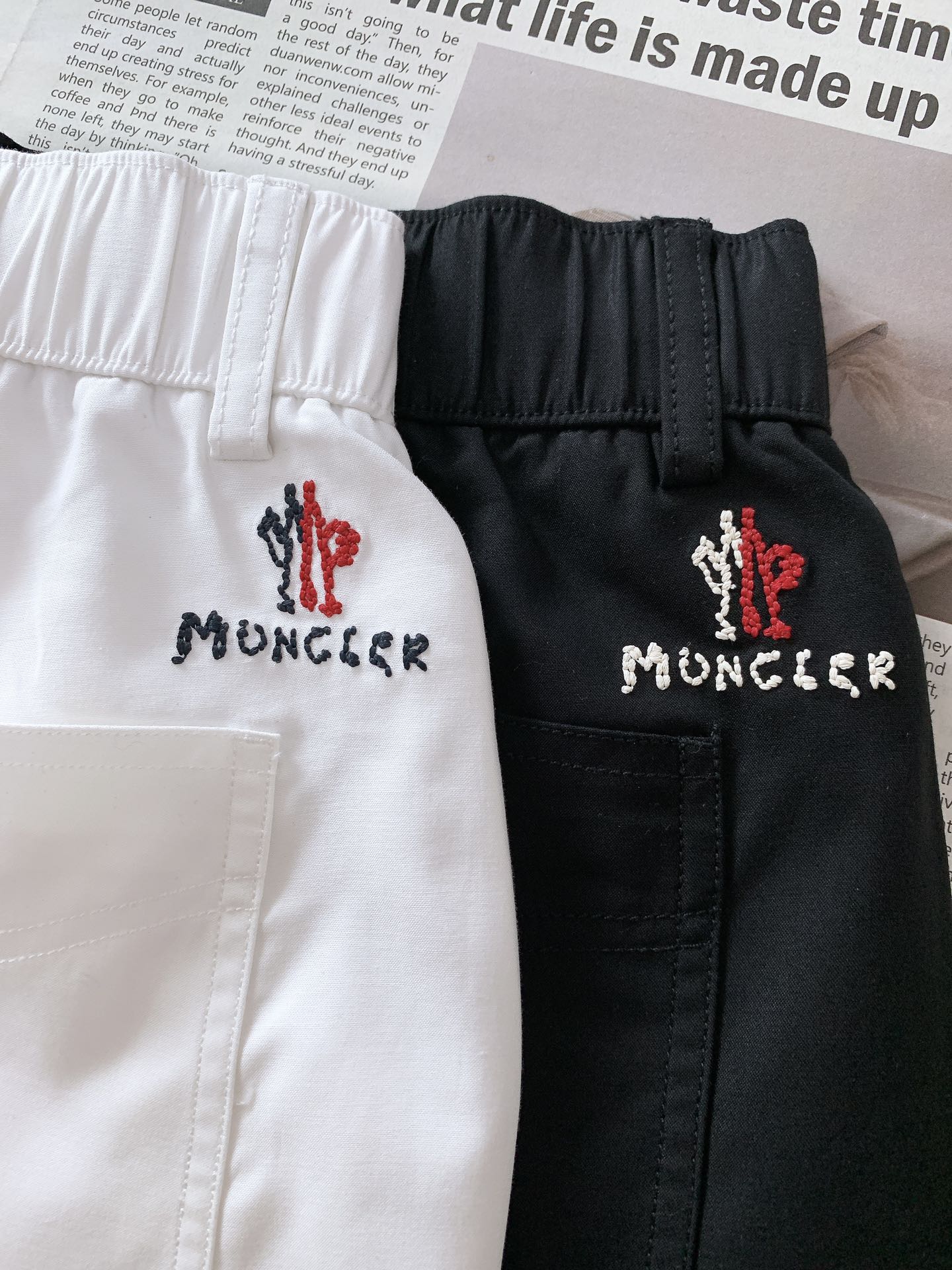 
Moncler 蒙口 2025SS春夏新品 
极简刺绣，精工法系mon家经典休闲裤……全棉面料重磅出品