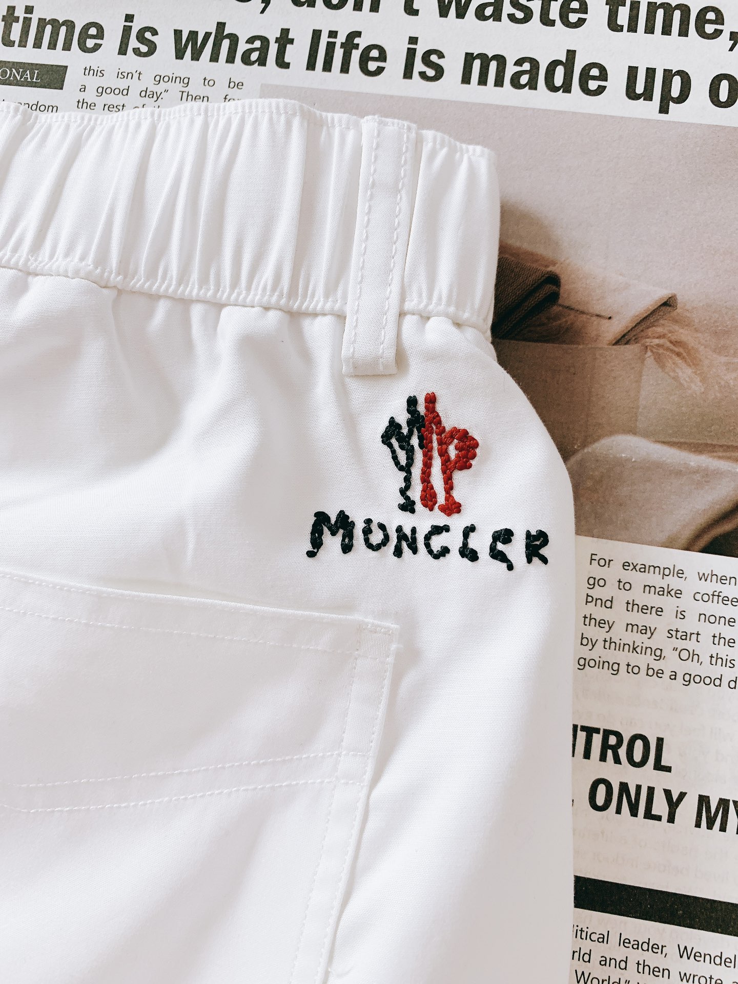 
Moncler 蒙口 2025SS春夏新品 
极简刺绣，精工法系mon家经典休闲裤……全棉面料重磅出品