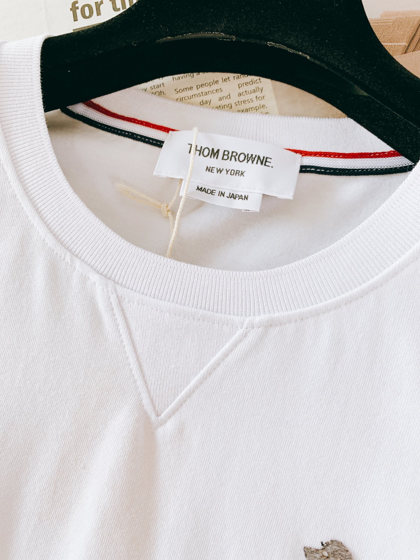 
Thom Browne 汤姆·布朗 2025SS春夏新品 
压花小狗🐶T恤，进口定制面料打造，舒适透气