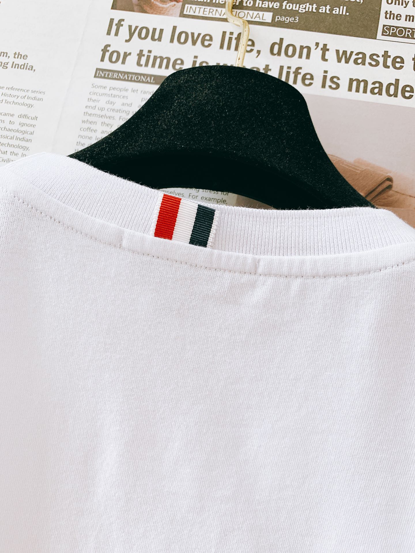
Thom Browne 汤姆·布朗 2025SS春夏新品 
压花小狗🐶T恤，进口定制面料打造，舒适透气