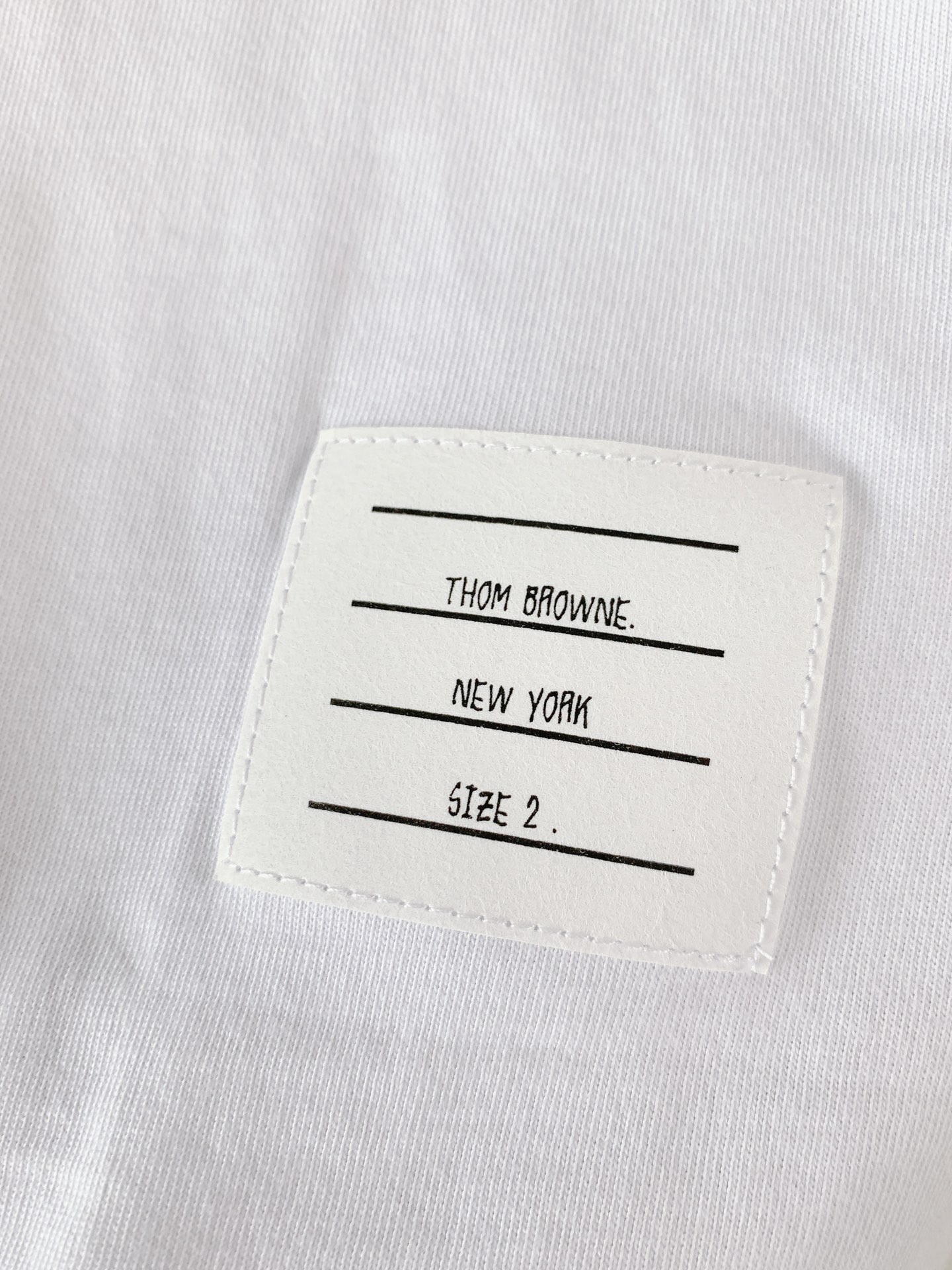 
Thom Browne 汤姆·布朗 2025SS春夏新品 
压花小狗🐶T恤，进口定制面料打造，舒适透气