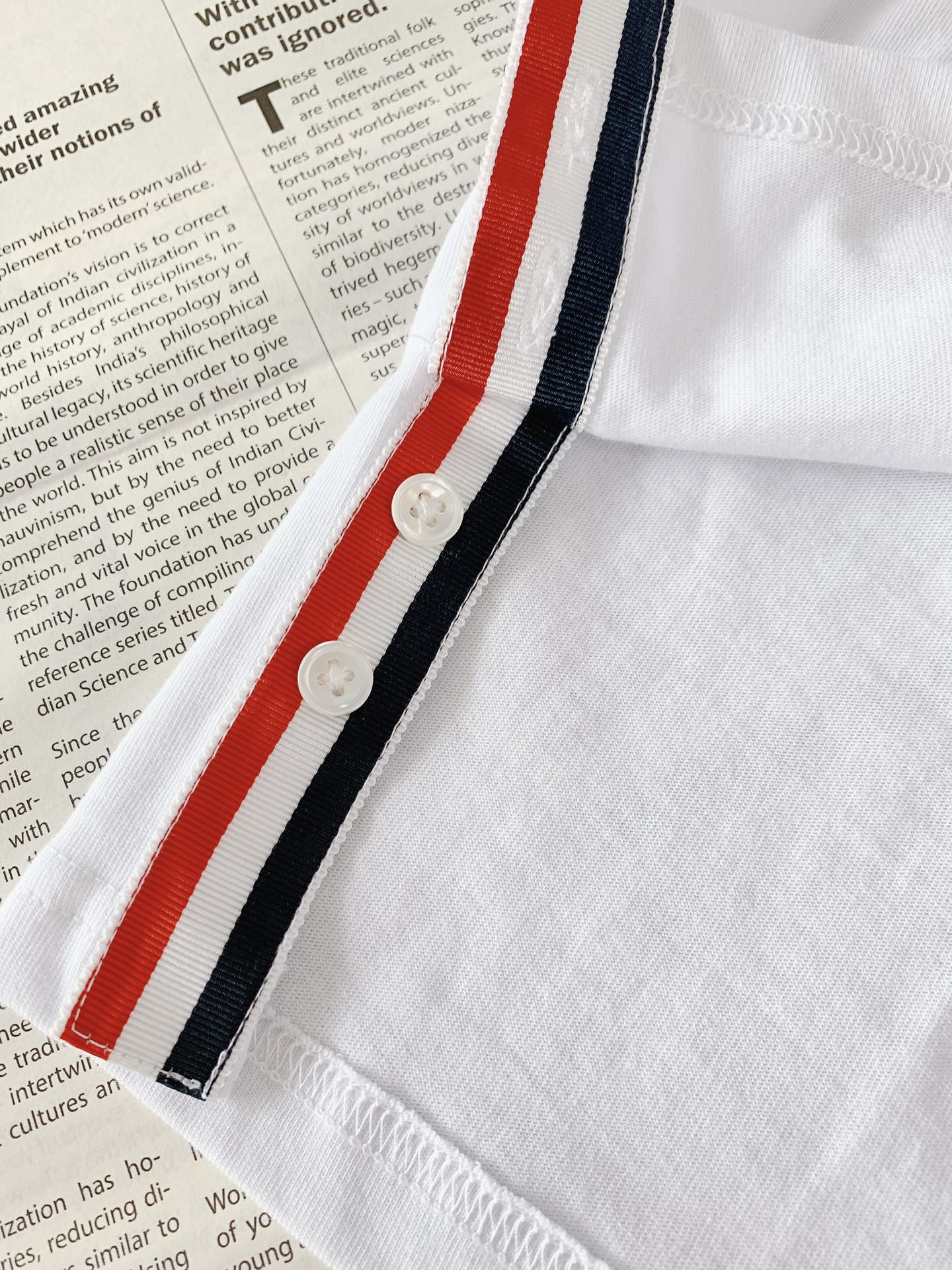 
Thom Browne 汤姆·布朗 2025SS春夏新品 
压花小狗🐶T恤，进口定制面料打造，舒适透气
