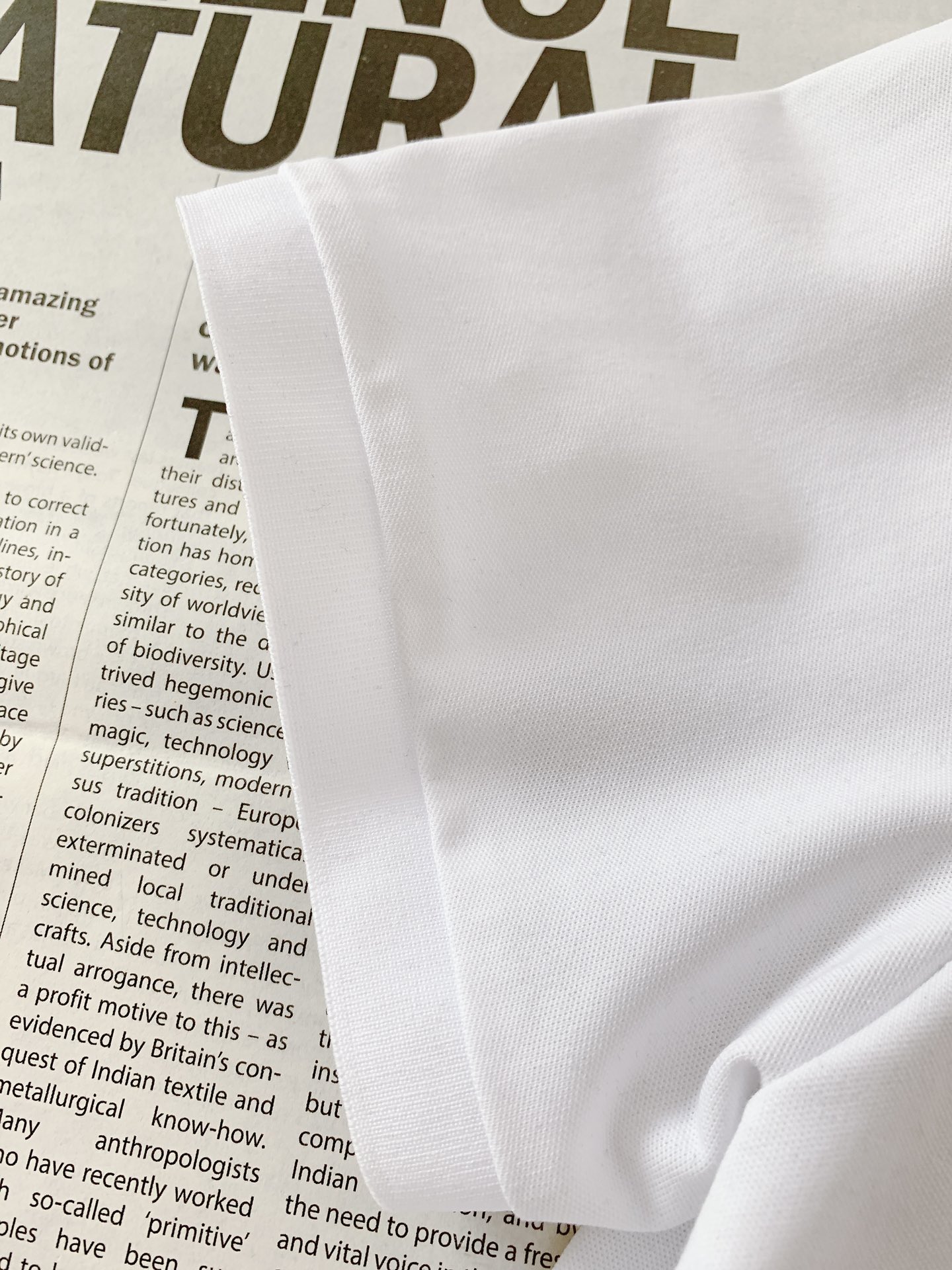 
Gucci 古驰 2025SS春夏新品 
休闲翻领短TEE。非常规面料裁剪缝制 , 甄选优质珠地网眼透