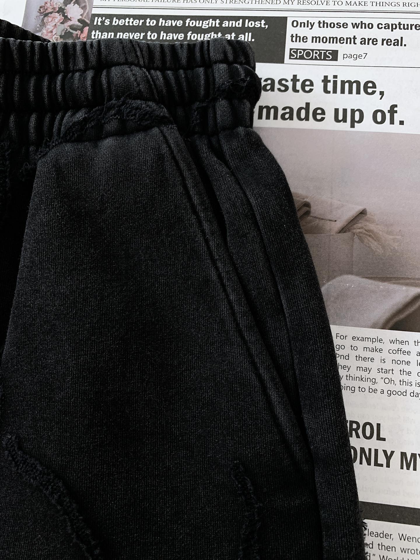 
Maison Margiela MM6 马丁马吉拉2025SS春夏新品 
复古烧花工艺休闲短裤🩳
时尚