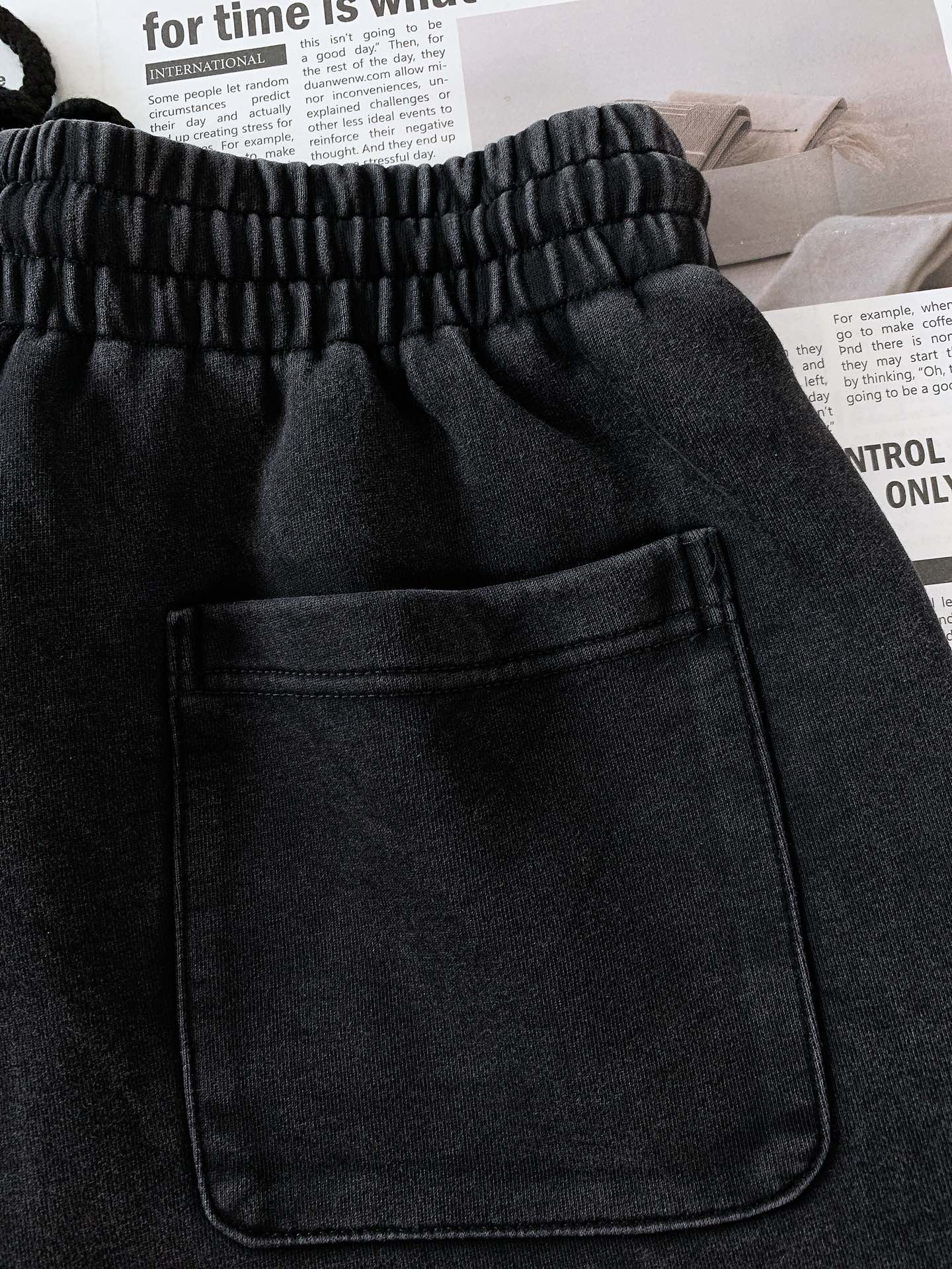 
Maison Margiela MM6 马丁马吉拉2025SS春夏新品 
复古烧花工艺休闲短裤🩳
时尚