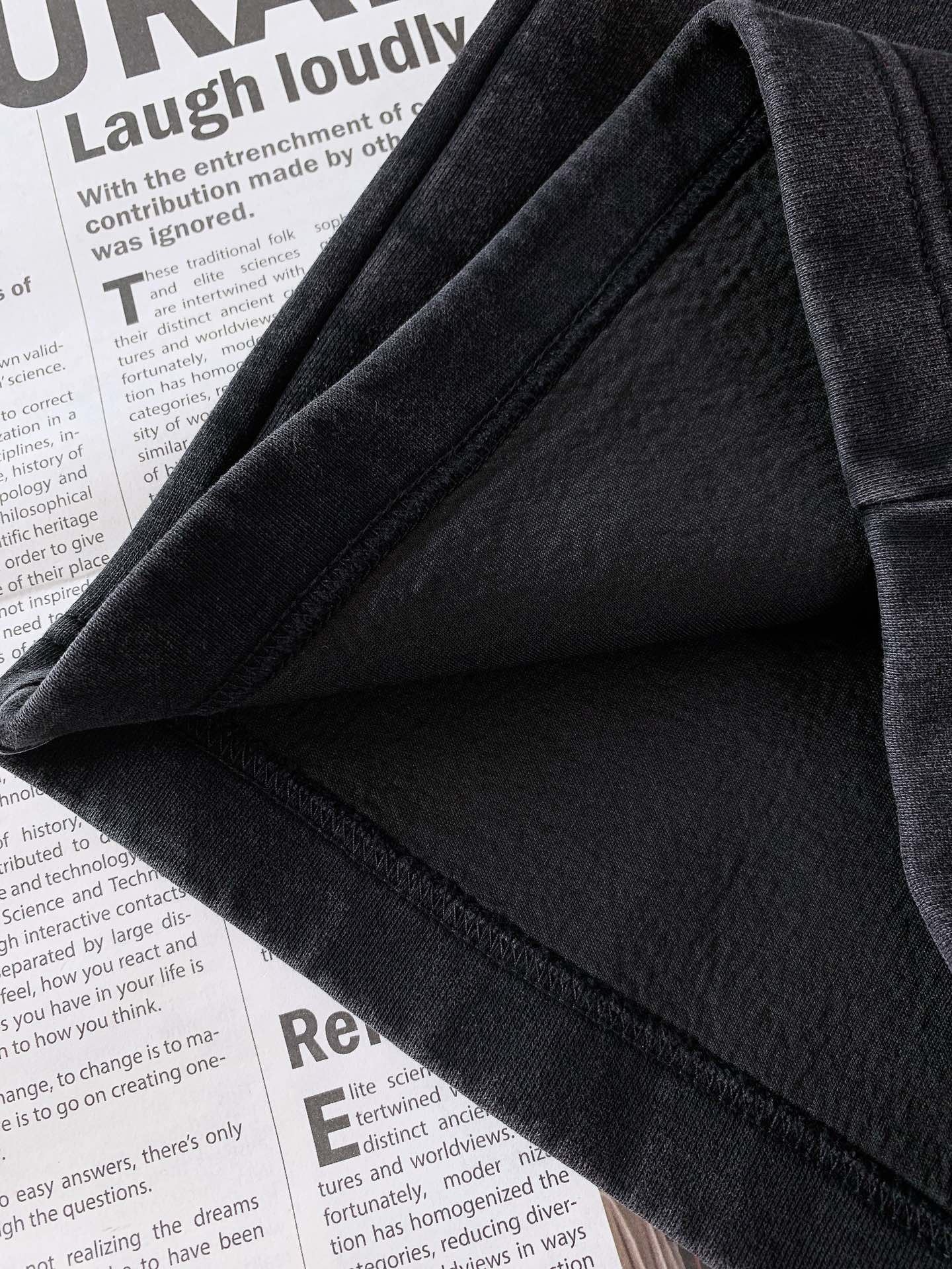 
Maison Margiela MM6 马丁马吉拉2025SS春夏新品 
复古烧花工艺休闲短裤🩳
时尚
