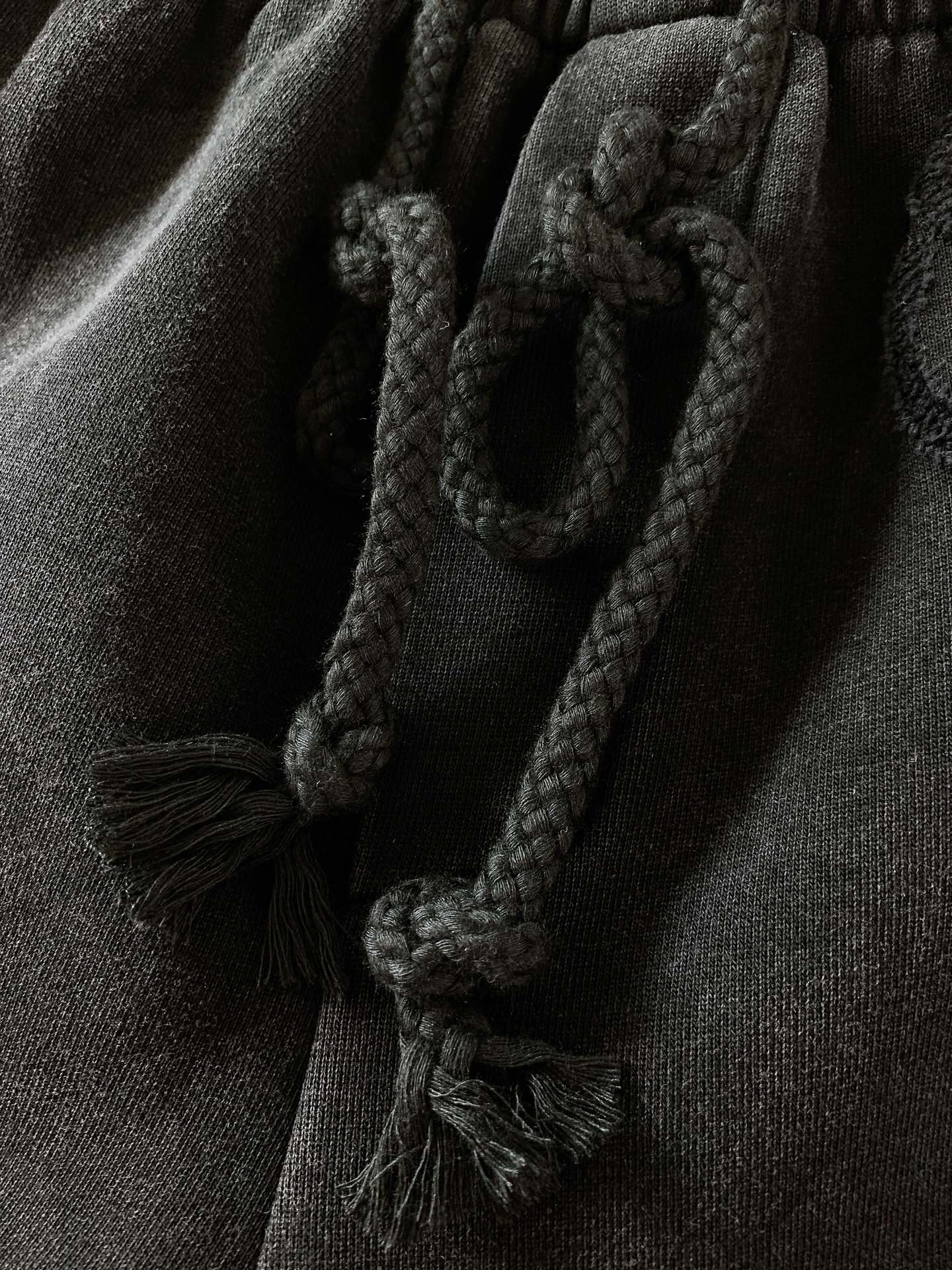 
Maison Margiela MM6 马丁马吉拉2025SS春夏新品 
复古烧花工艺休闲短裤🩳
时尚