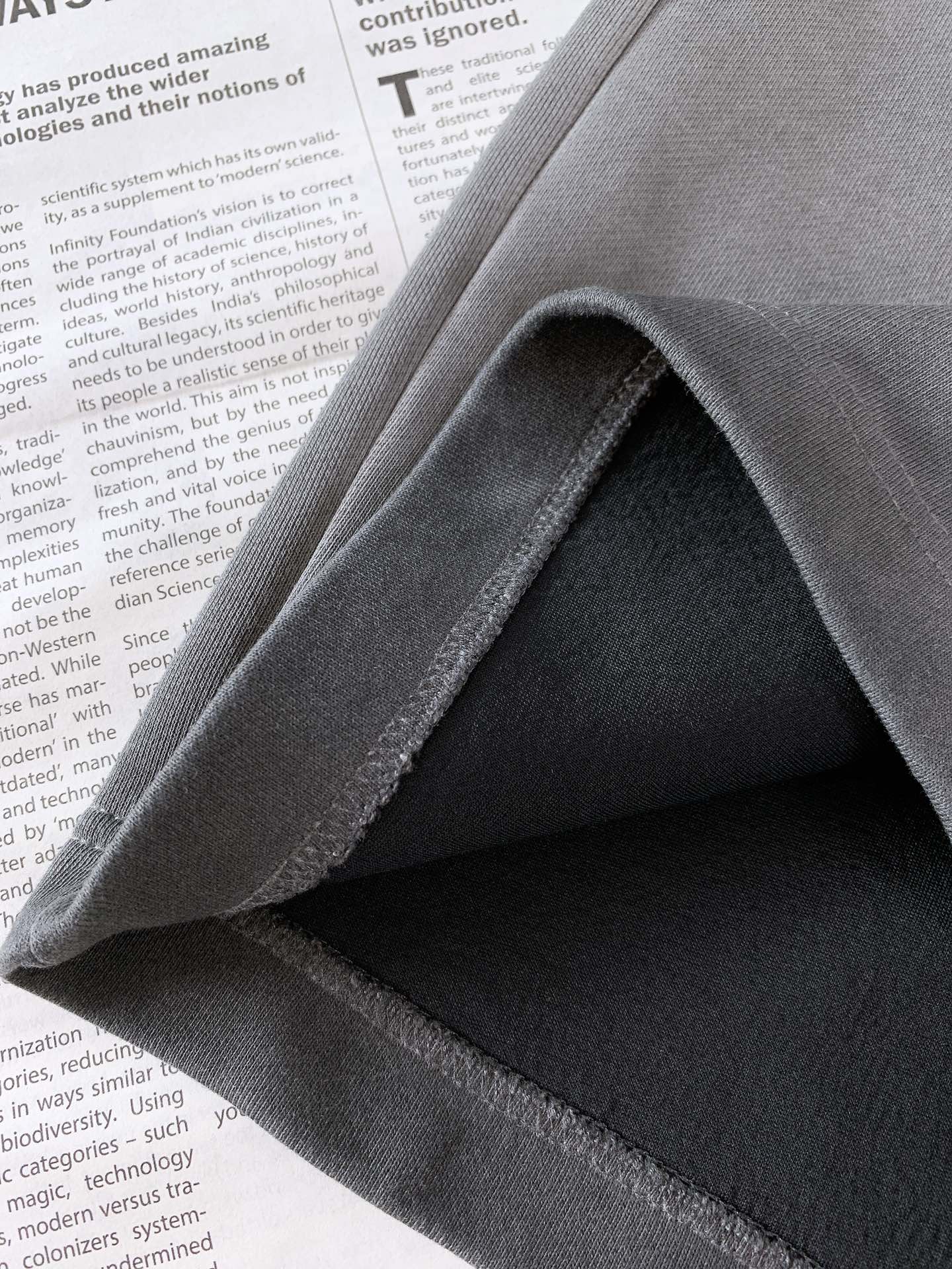 
Maison Margiela MM6 马丁马吉拉2025SS春夏新品 
复古烧花工艺休闲短裤🩳
时尚