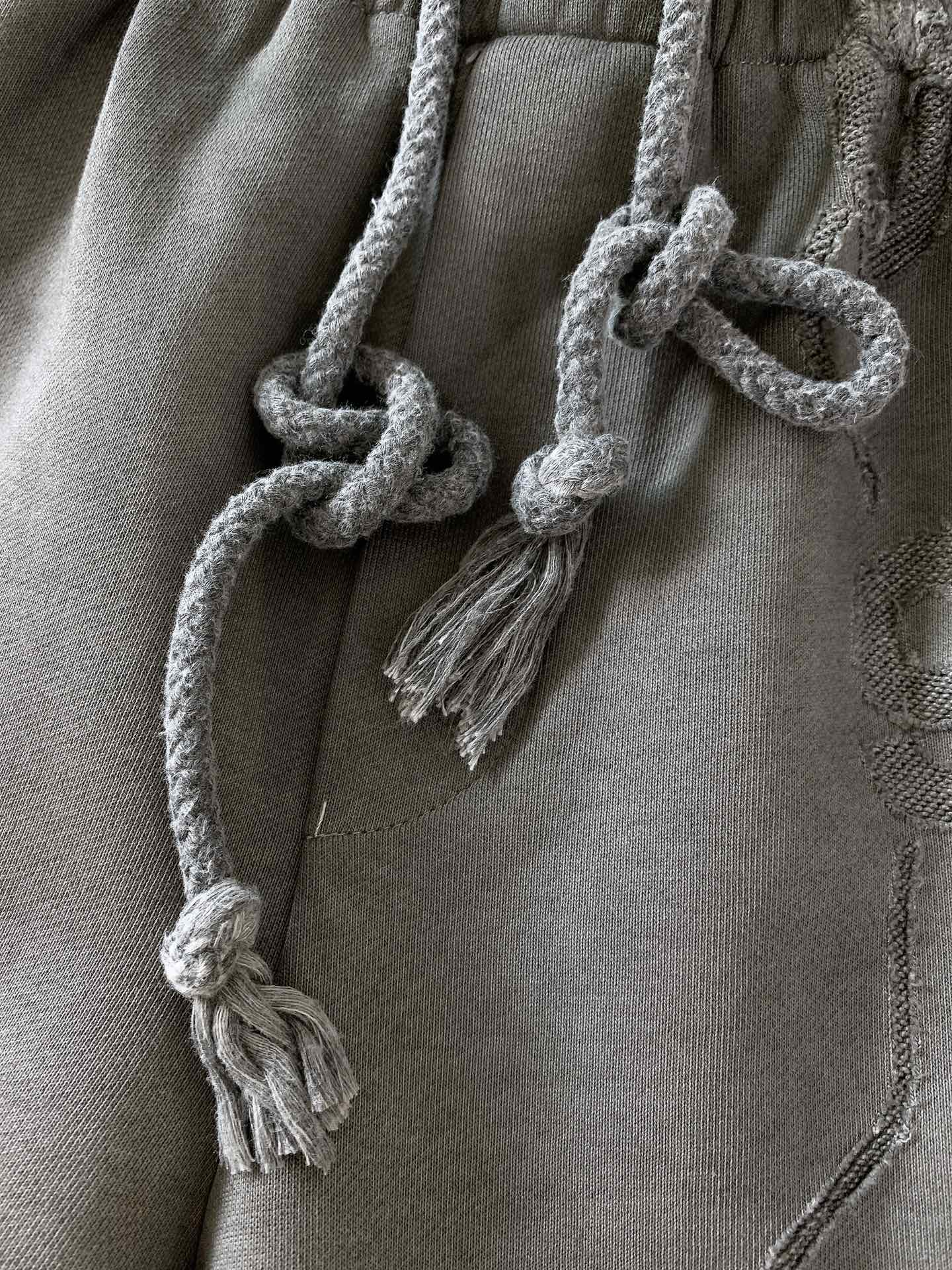 
Maison Margiela MM6 马丁马吉拉2025SS春夏新品 
复古烧花工艺休闲短裤🩳
时尚