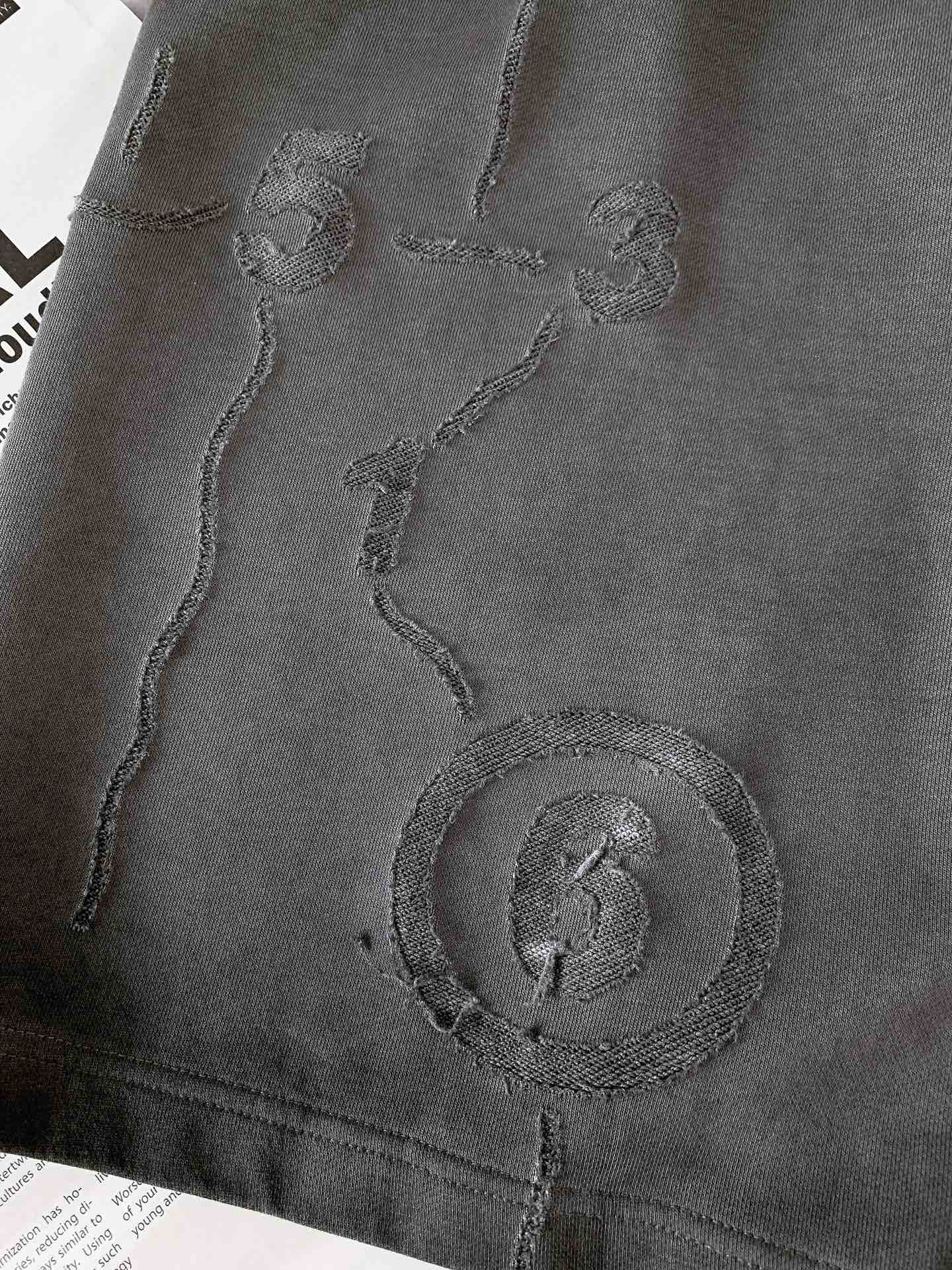 
Maison Margiela MM6 马丁马吉拉2025SS春夏新品 
复古烧花工艺休闲短裤🩳
时尚