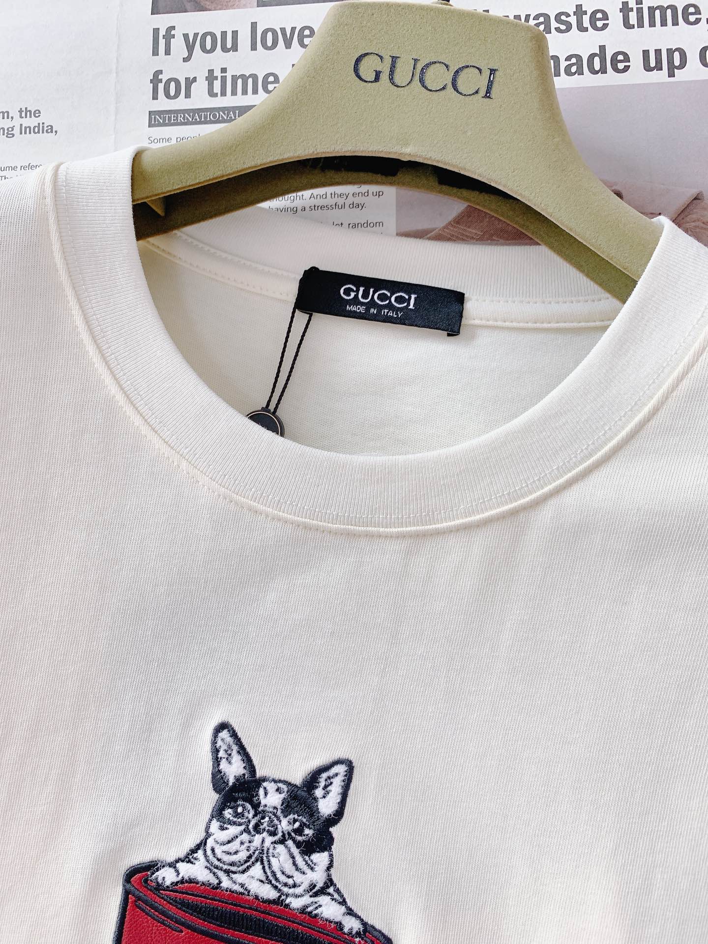 
Gucci 古驰 2025SS春夏新品 
萌趣元素T恤。这款T恤其设计独具匠心，将品牌的奢华质感与萌趣