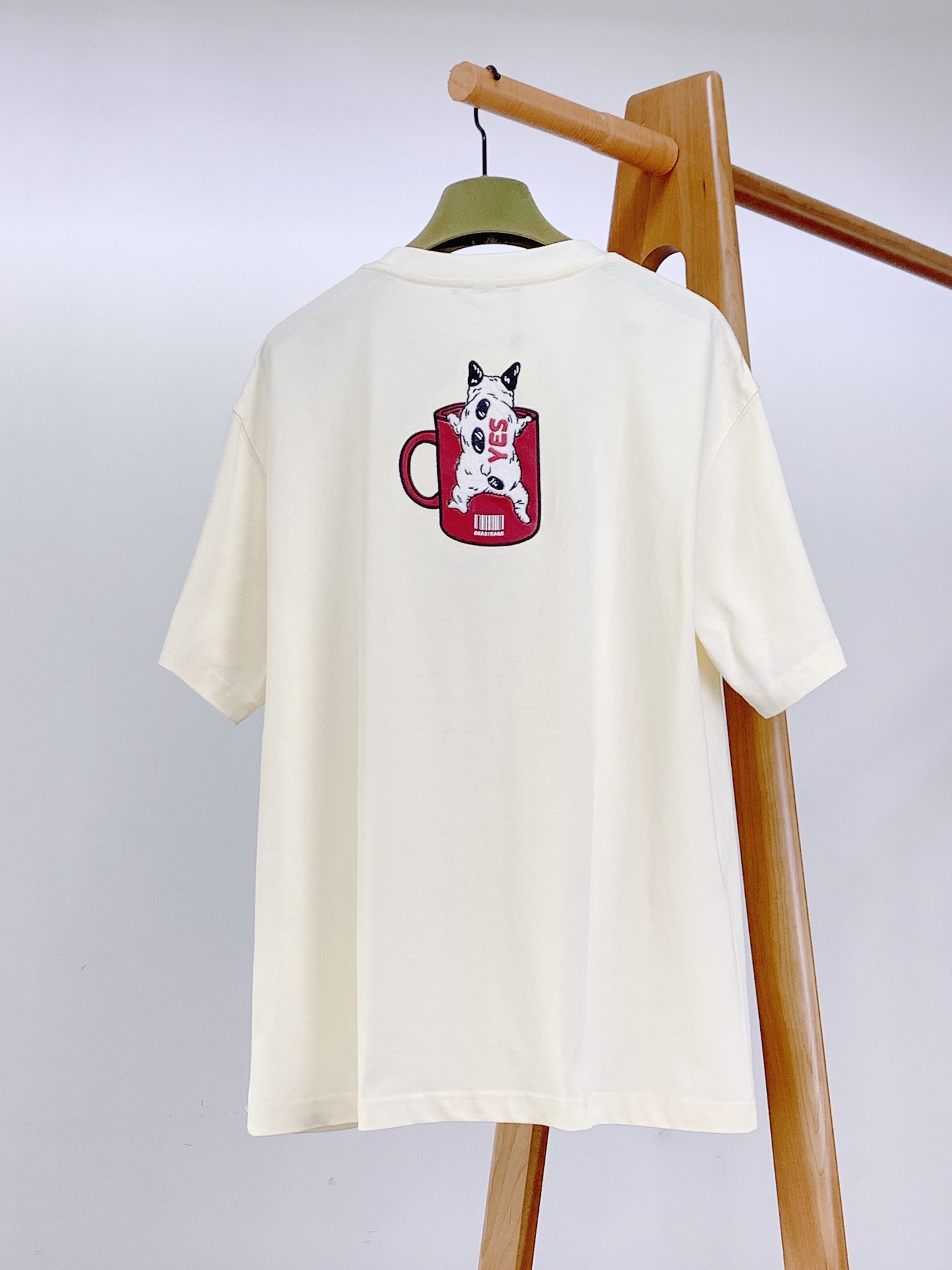 
Gucci 古驰 2025SS春夏新品 
萌趣元素T恤。这款T恤其设计独具匠心，将品牌的奢华质感与萌趣