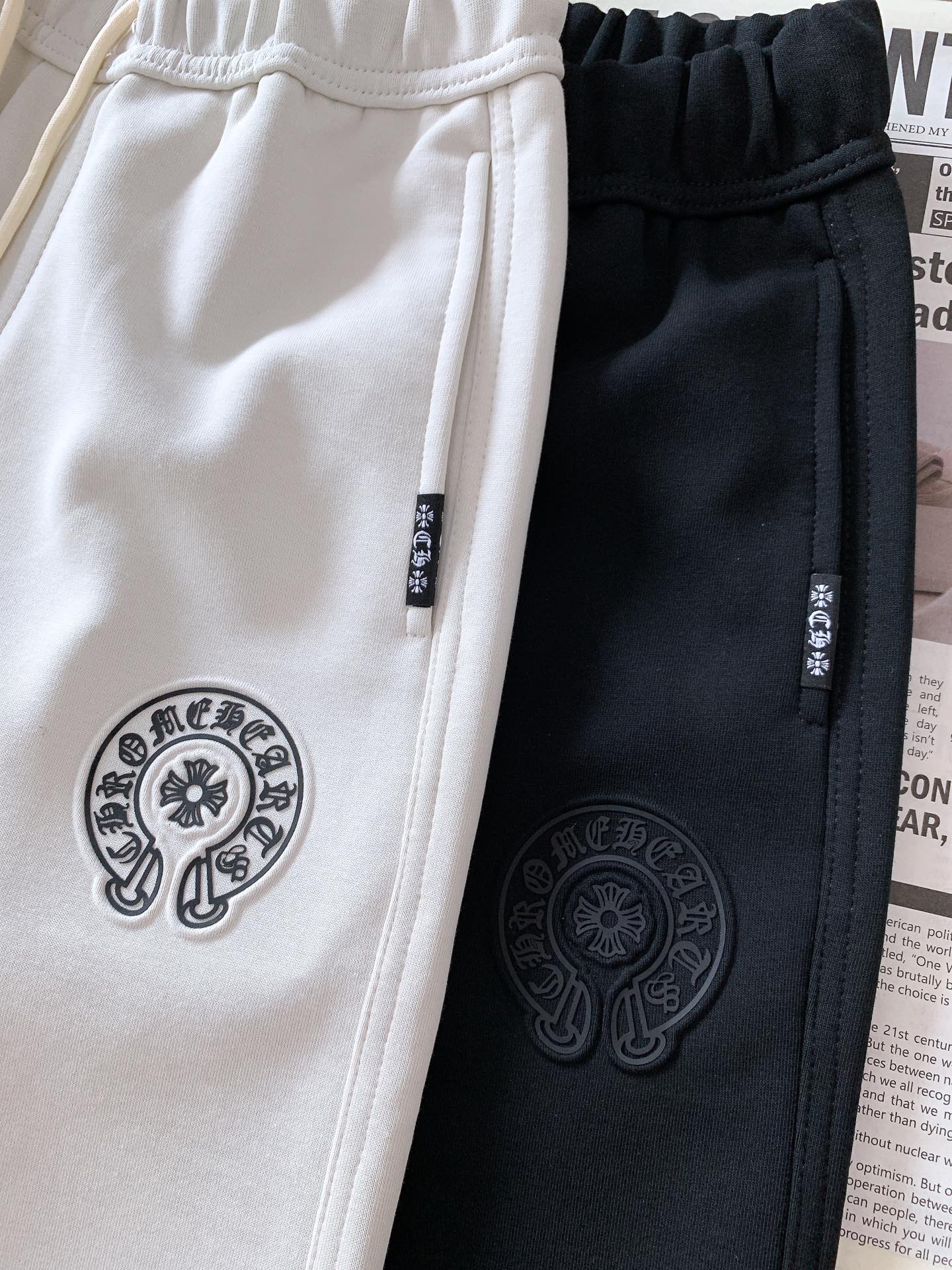 
Chrome Hearts 克罗心 2025SS春夏新品
高街休闲裤，一款只需要一眼就能爱上的超高颜值