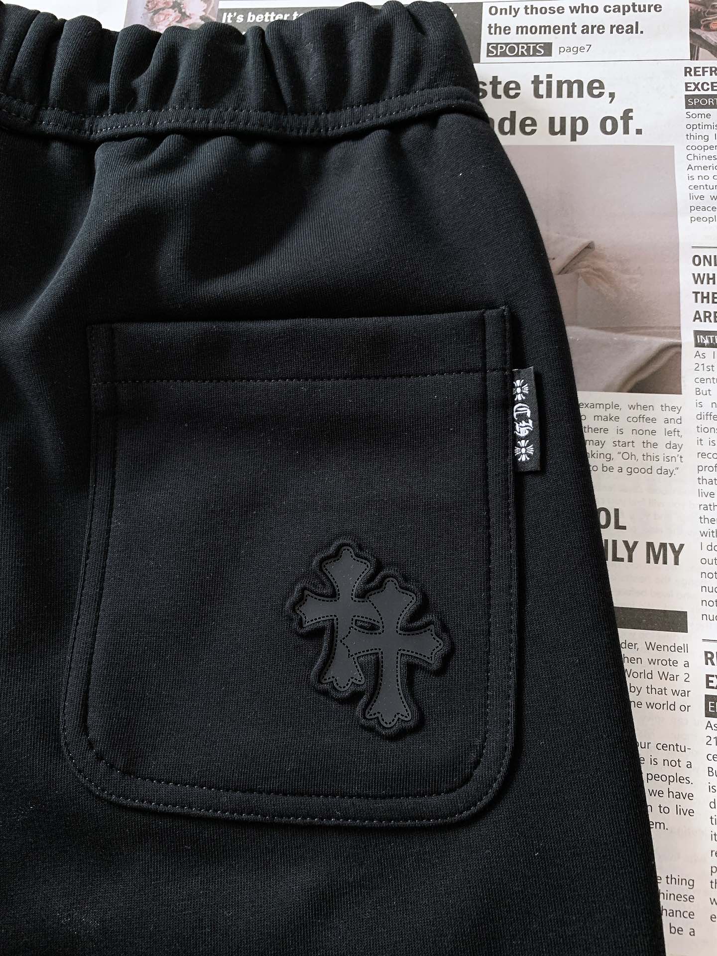 
Chrome Hearts 克罗心 2025SS春夏新品
高街休闲裤，一款只需要一眼就能爱上的超高颜值