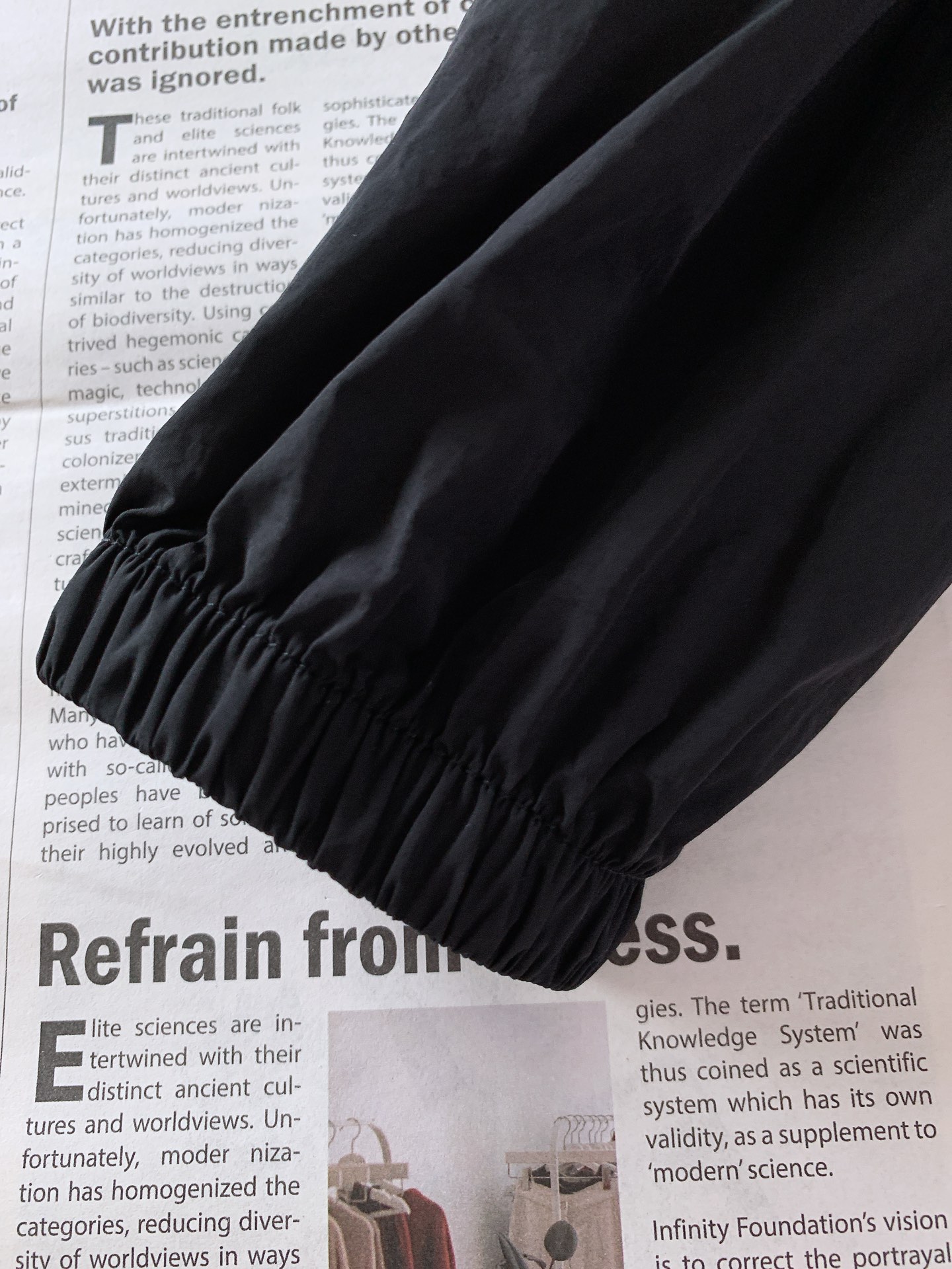 
EmPorio Armani 阿玛尼 2025SS春夏新品
休闲连帽防晒服。100%聚酯纤维面料!客供
