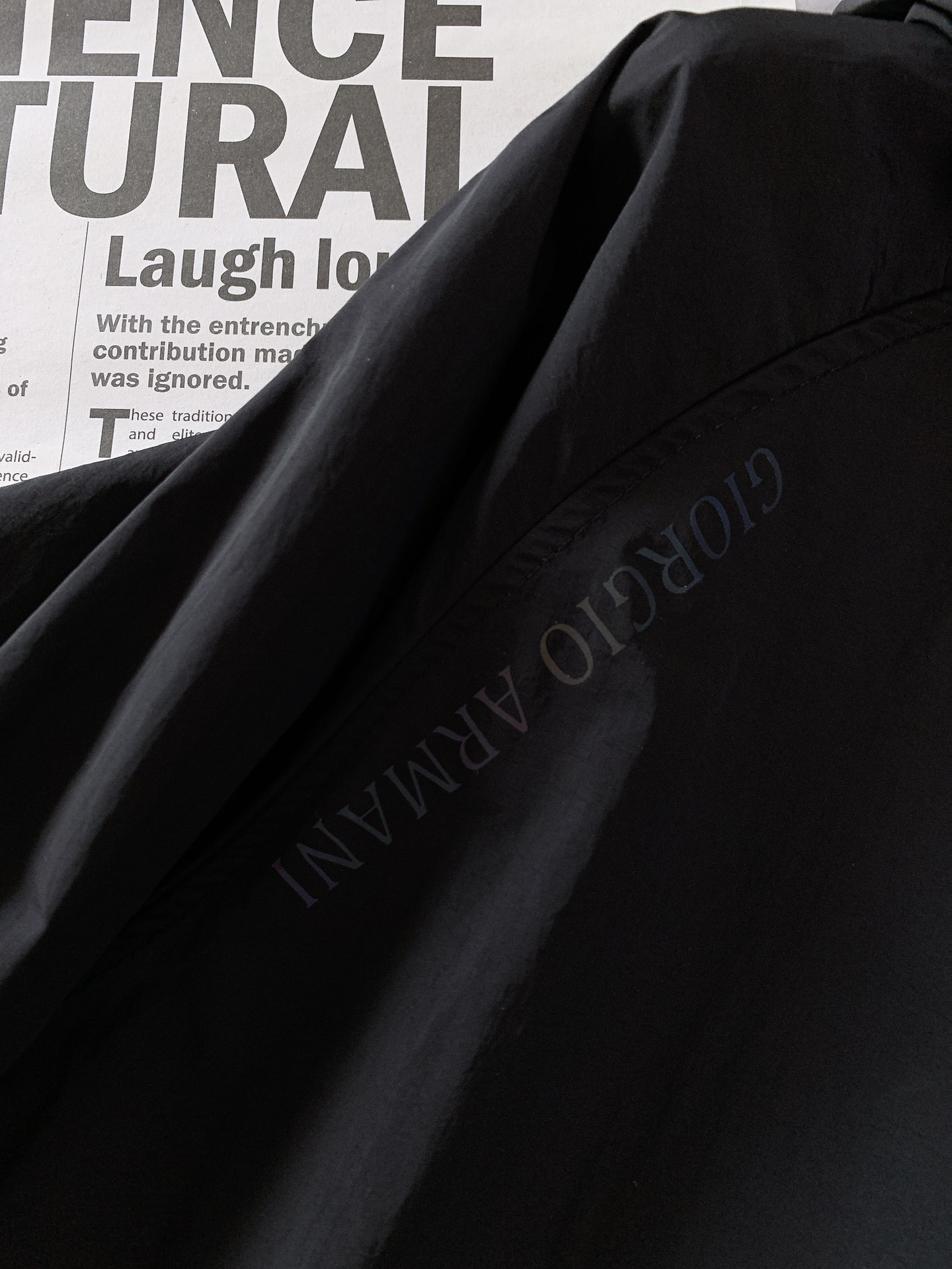 
EmPorio Armani 阿玛尼 2025SS春夏新品
休闲连帽防晒服。100%聚酯纤维面料!客供