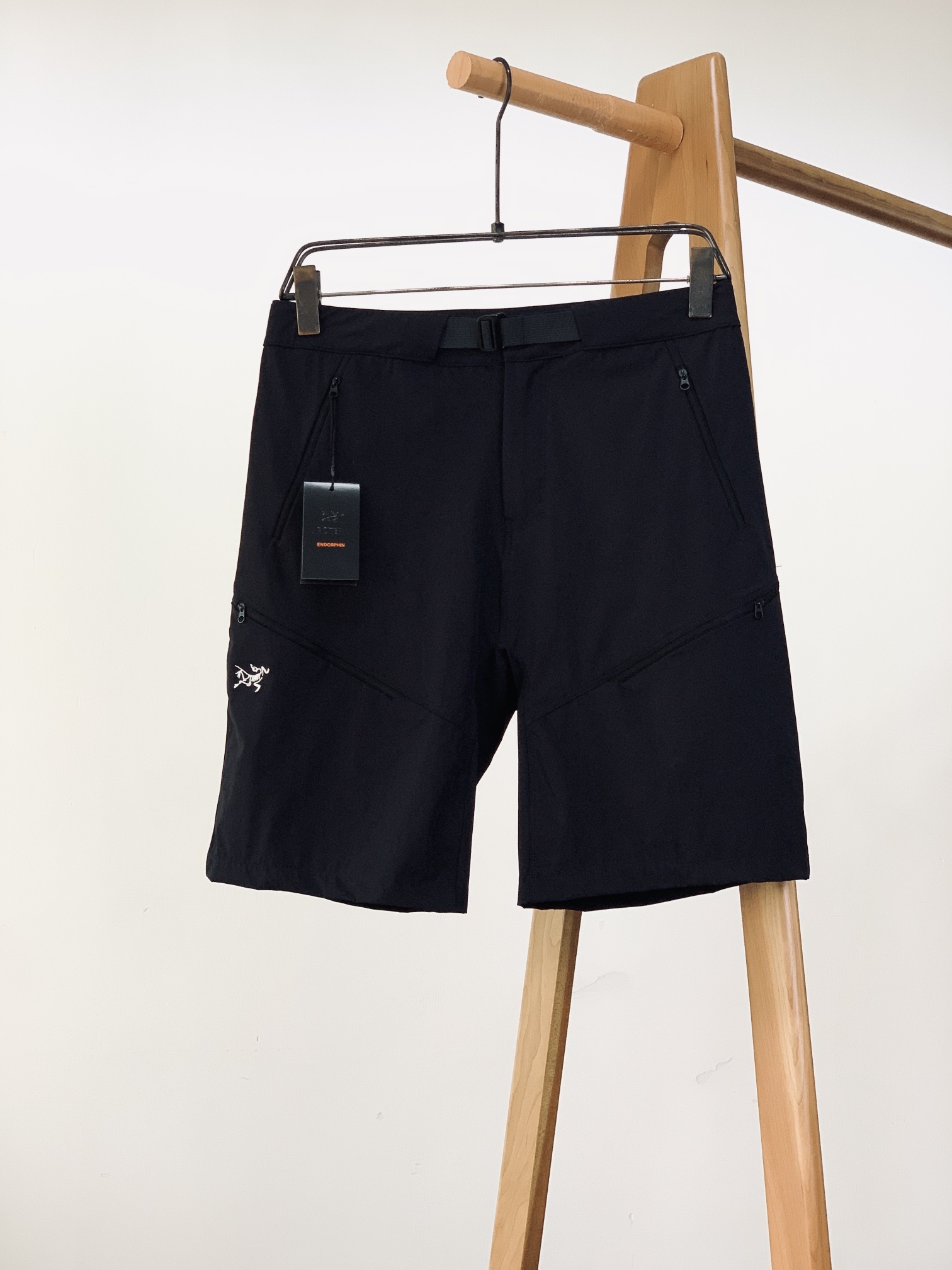 ARCTERYX 始祖鸟 新品工装速干短裤🩳
爆款来袭!今年最有特色顶级速干短裤,上身效果特别棒,一洗