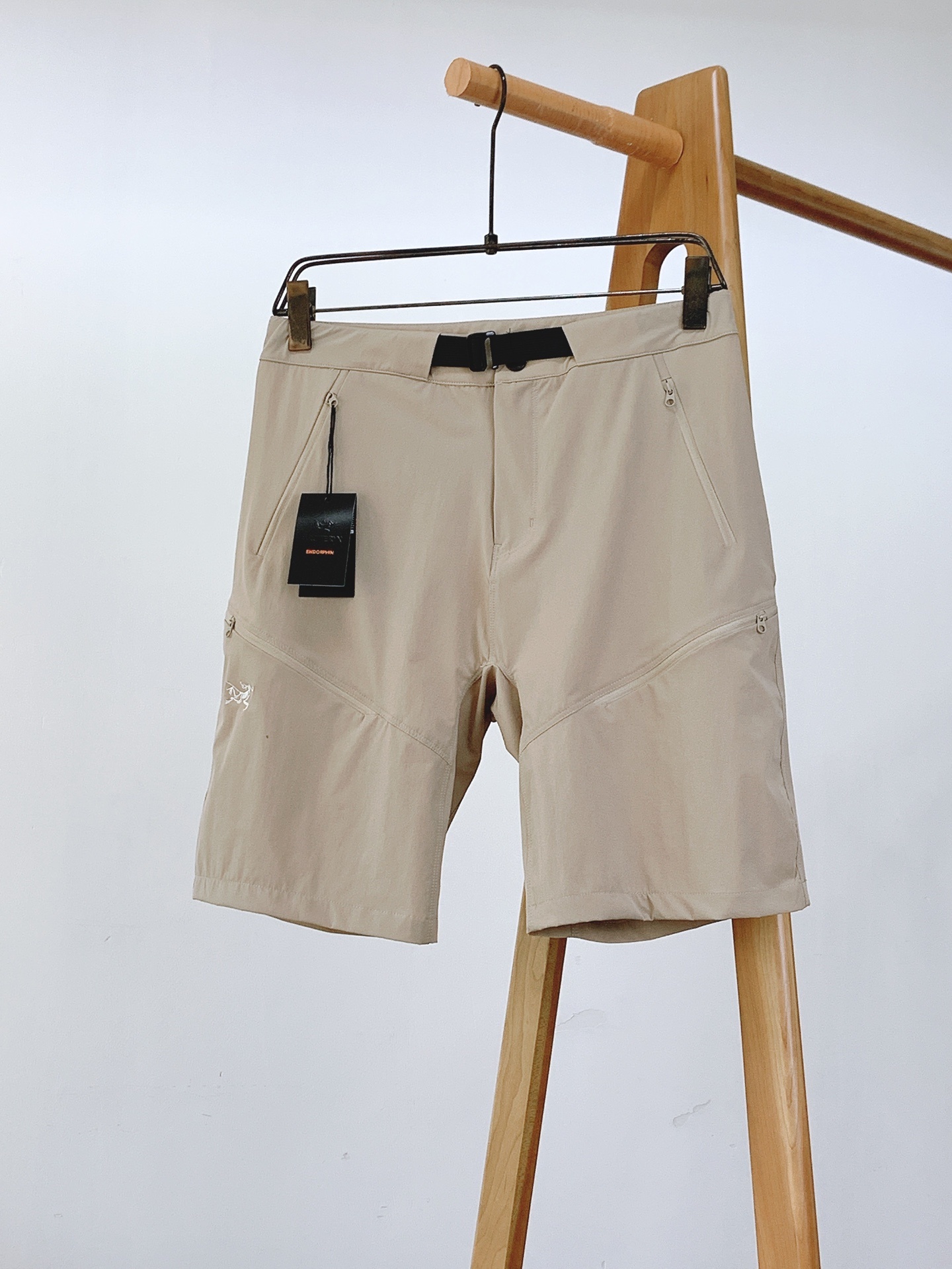 ARCTERYX 始祖鸟 新品工装速干短裤🩳
爆款来袭!今年最有特色顶级速干短裤,上身效果特别棒,一洗