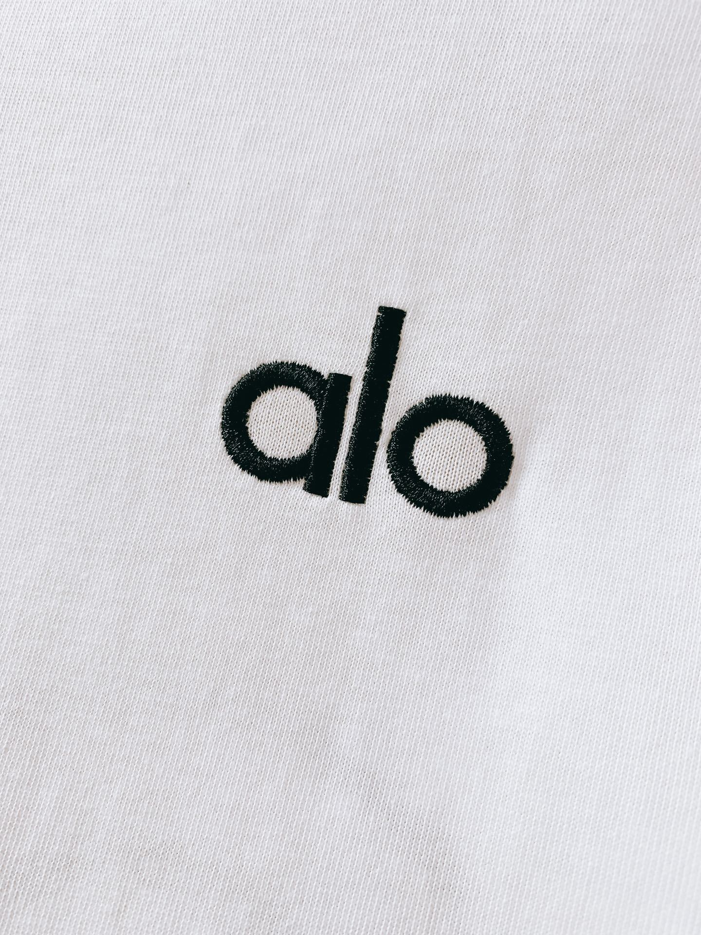 alo 2025SS春夏新品
ALO 白色T恤。简约不简单的运动时髦感,干净纯粹的白色打底,自带清新