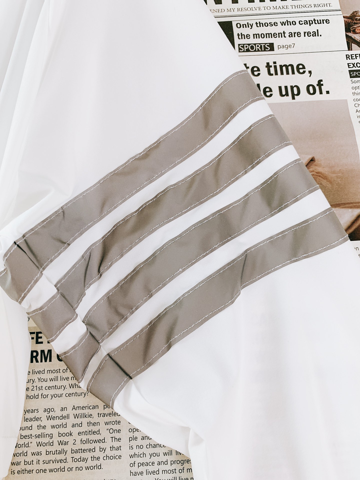 
Thom Browne 汤姆·布朗 万年经典款连帽夹克外套，渠道精品，宽松体常规设计裁剪,兼具个性时尚