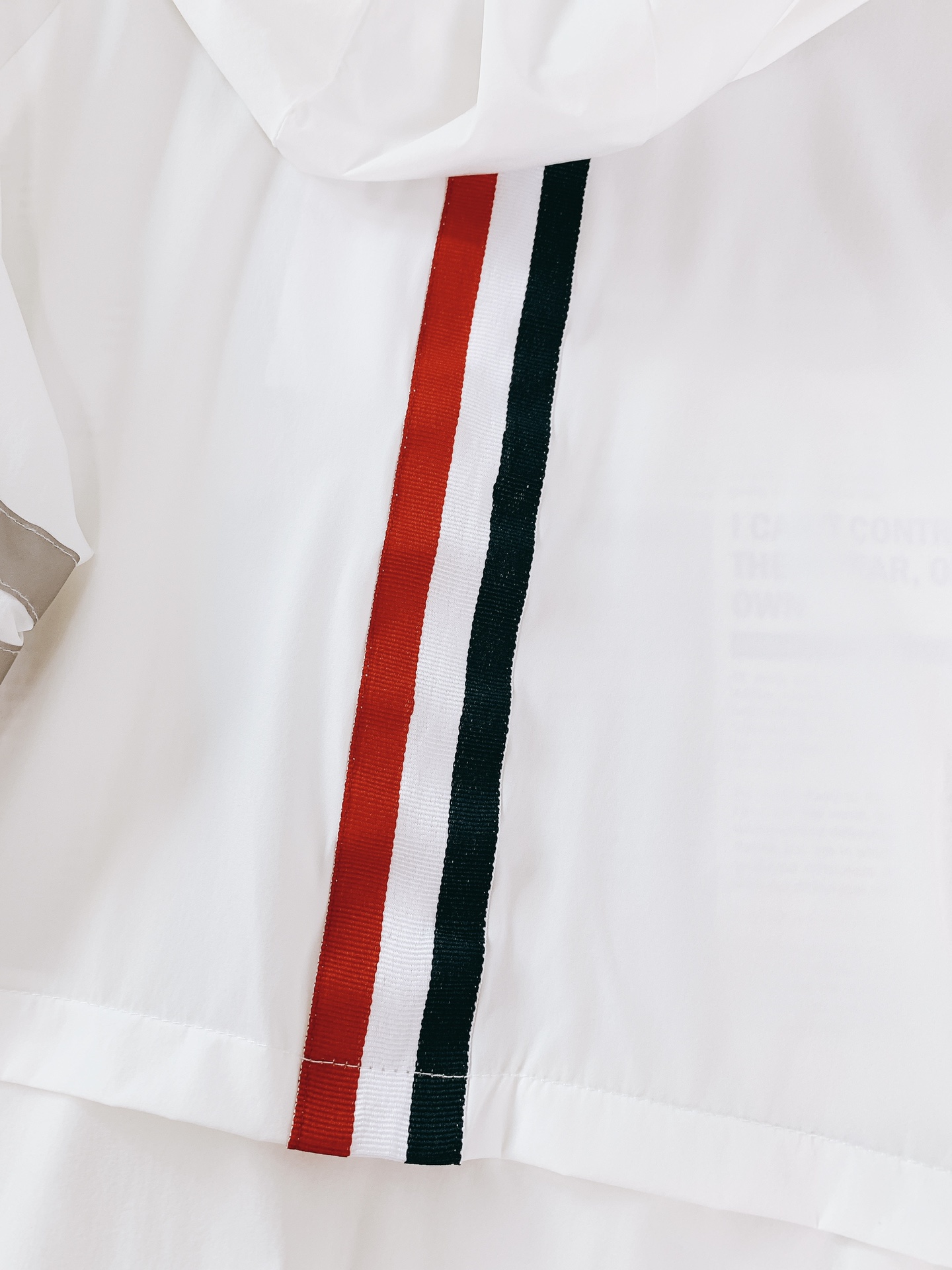 
Thom Browne 汤姆·布朗 万年经典款连帽夹克外套，渠道精品，宽松体常规设计裁剪,兼具个性时尚