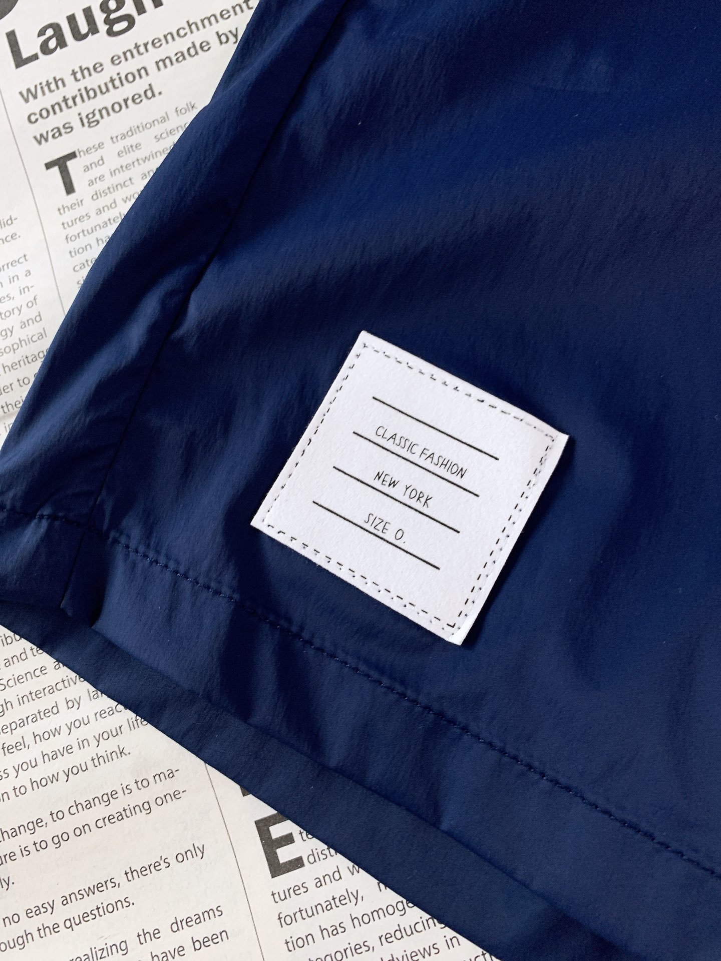 
Thom Browne 汤姆·布朗 夏季情侣款 休闲短裤🩳日常休闲短裤，锦纶面料，轻薄舒适，男女都可以