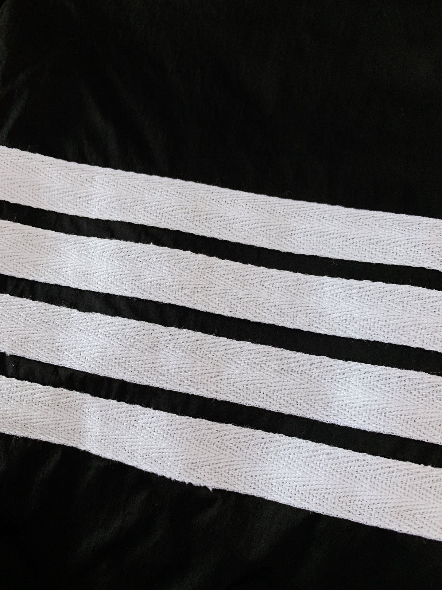 
Thom Browne 汤姆·布朗 夏季情侣款 休闲短裤🩳日常休闲短裤，锦纶面料，轻薄舒适，男女都可以