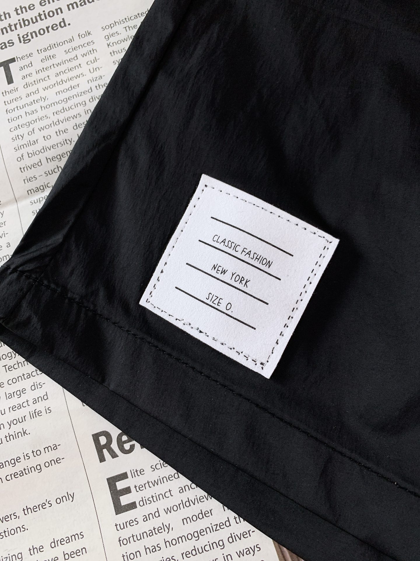 
Thom Browne 汤姆·布朗 夏季情侣款 休闲短裤🩳日常休闲短裤，锦纶面料，轻薄舒适，男女都可以