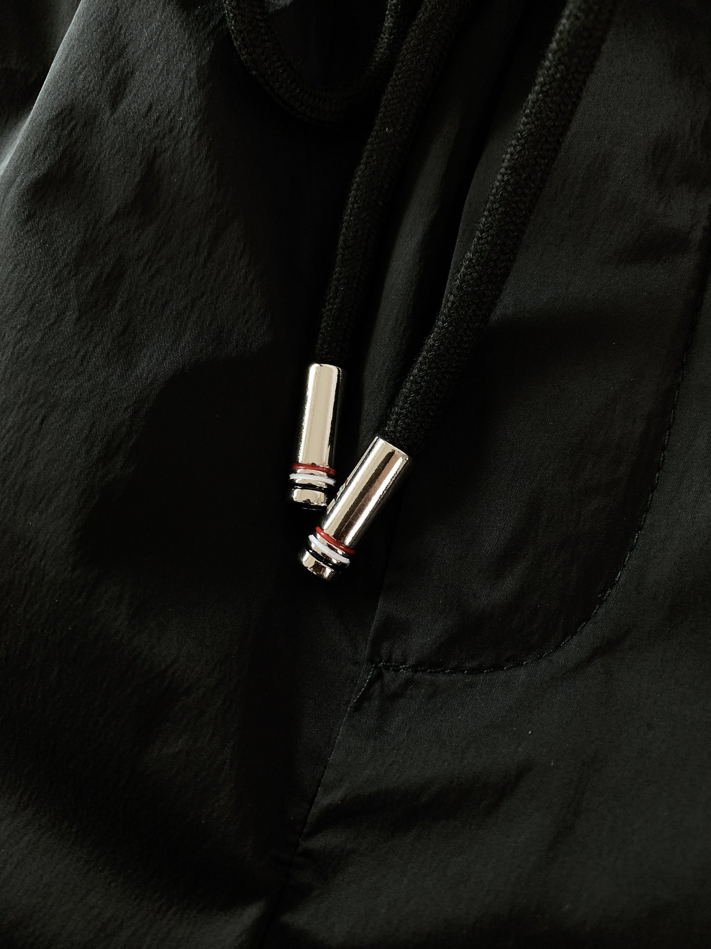 
Thom Browne 汤姆·布朗 夏季情侣款 休闲短裤🩳日常休闲短裤，锦纶面料，轻薄舒适，男女都可以
