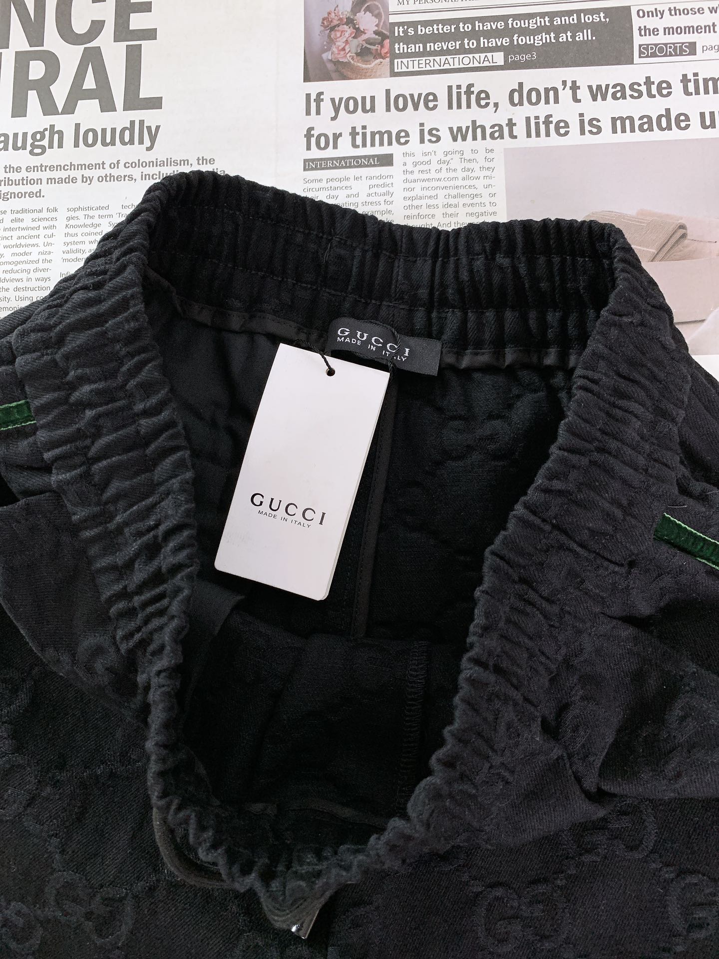 
Gucci 古驰 2025SS春夏新品
休闲提花短裤。经典黑色主调，自带低调高级感

裤身满是标志性G