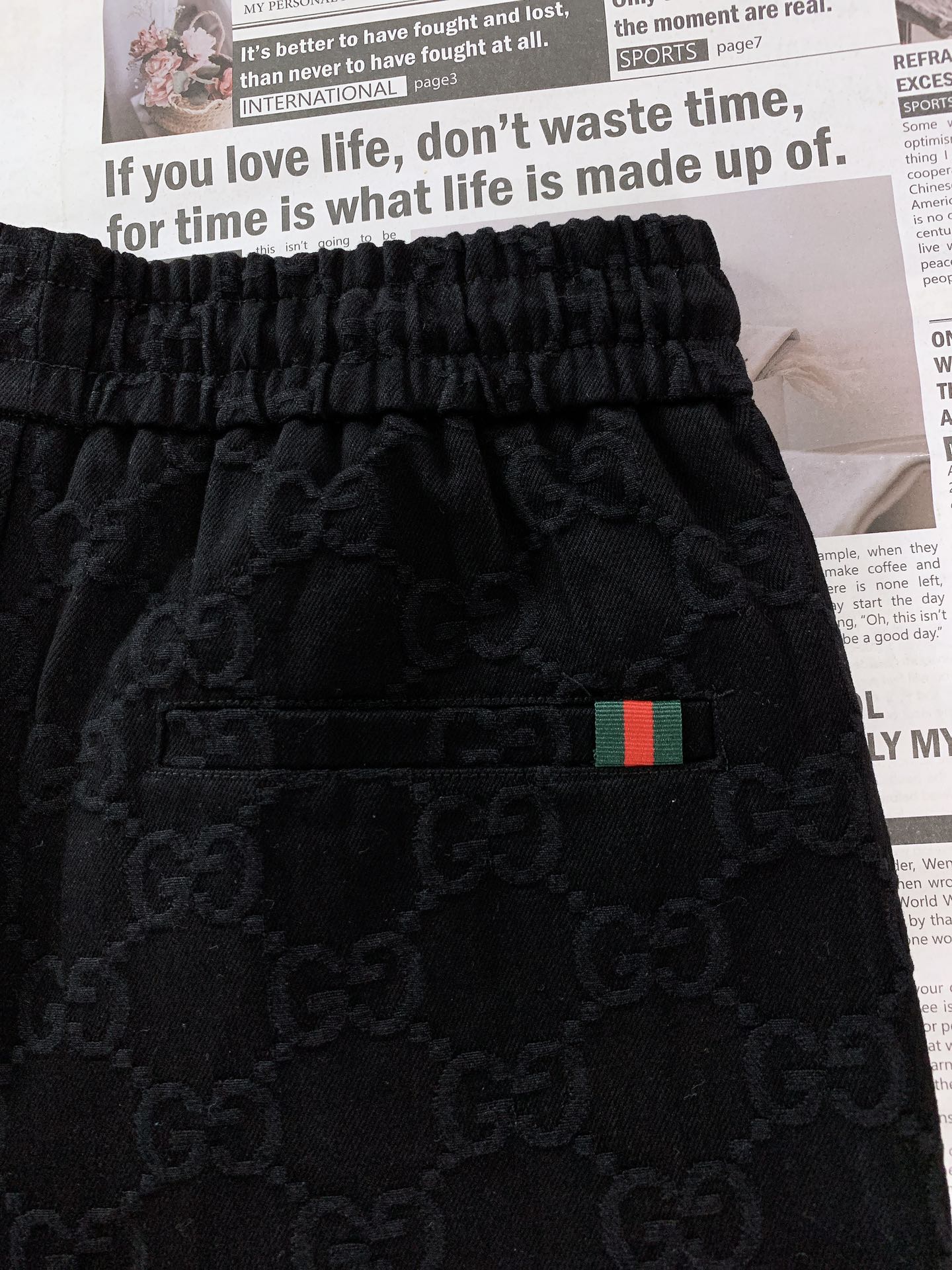 
Gucci 古驰 2025SS春夏新品
休闲提花短裤。经典黑色主调，自带低调高级感

裤身满是标志性G