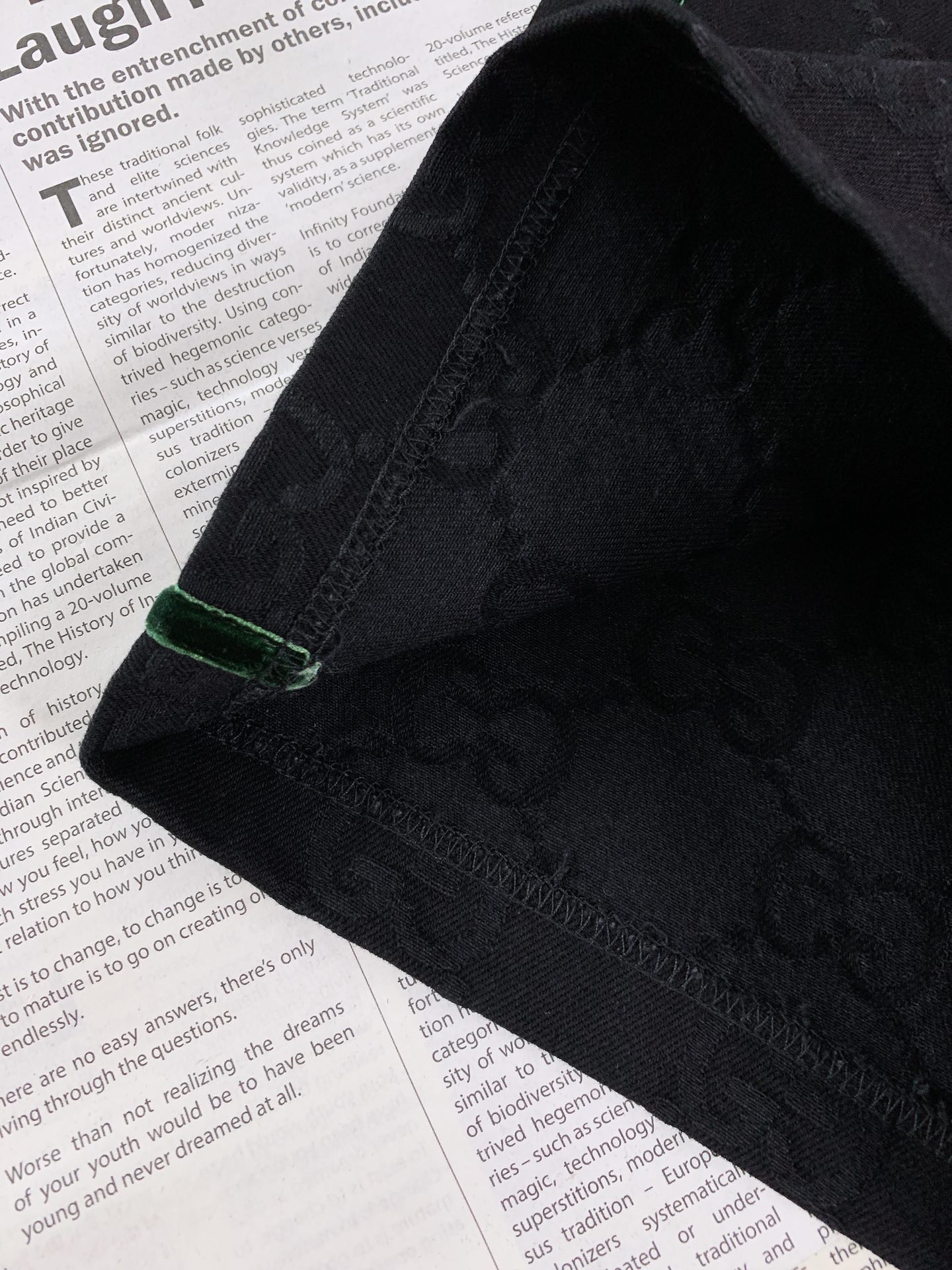 
Gucci 古驰 2025SS春夏新品
休闲提花短裤。经典黑色主调，自带低调高级感

裤身满是标志性G