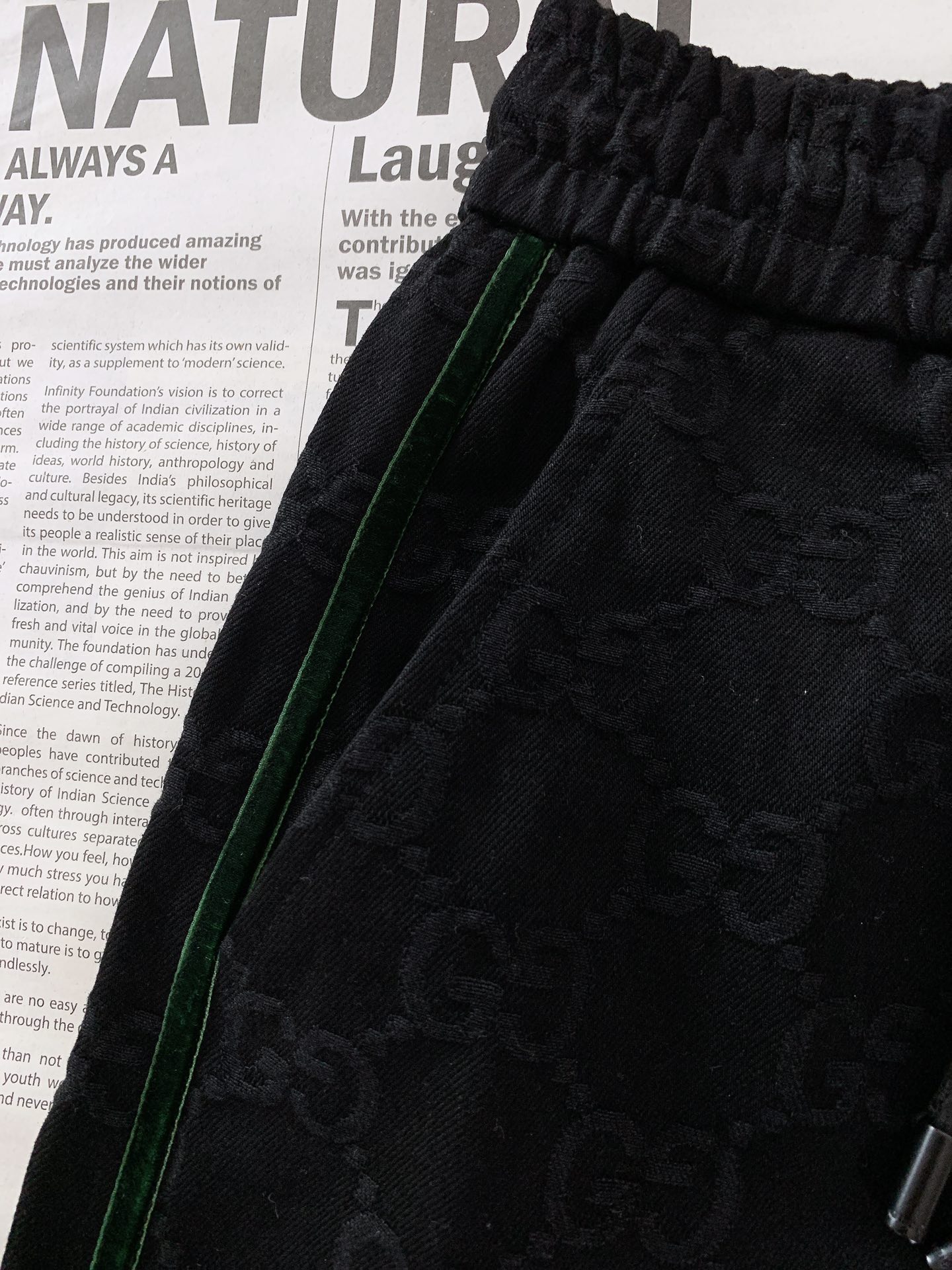 
Gucci 古驰 2025SS春夏新品
休闲提花短裤。经典黑色主调，自带低调高级感

裤身满是标志性G
