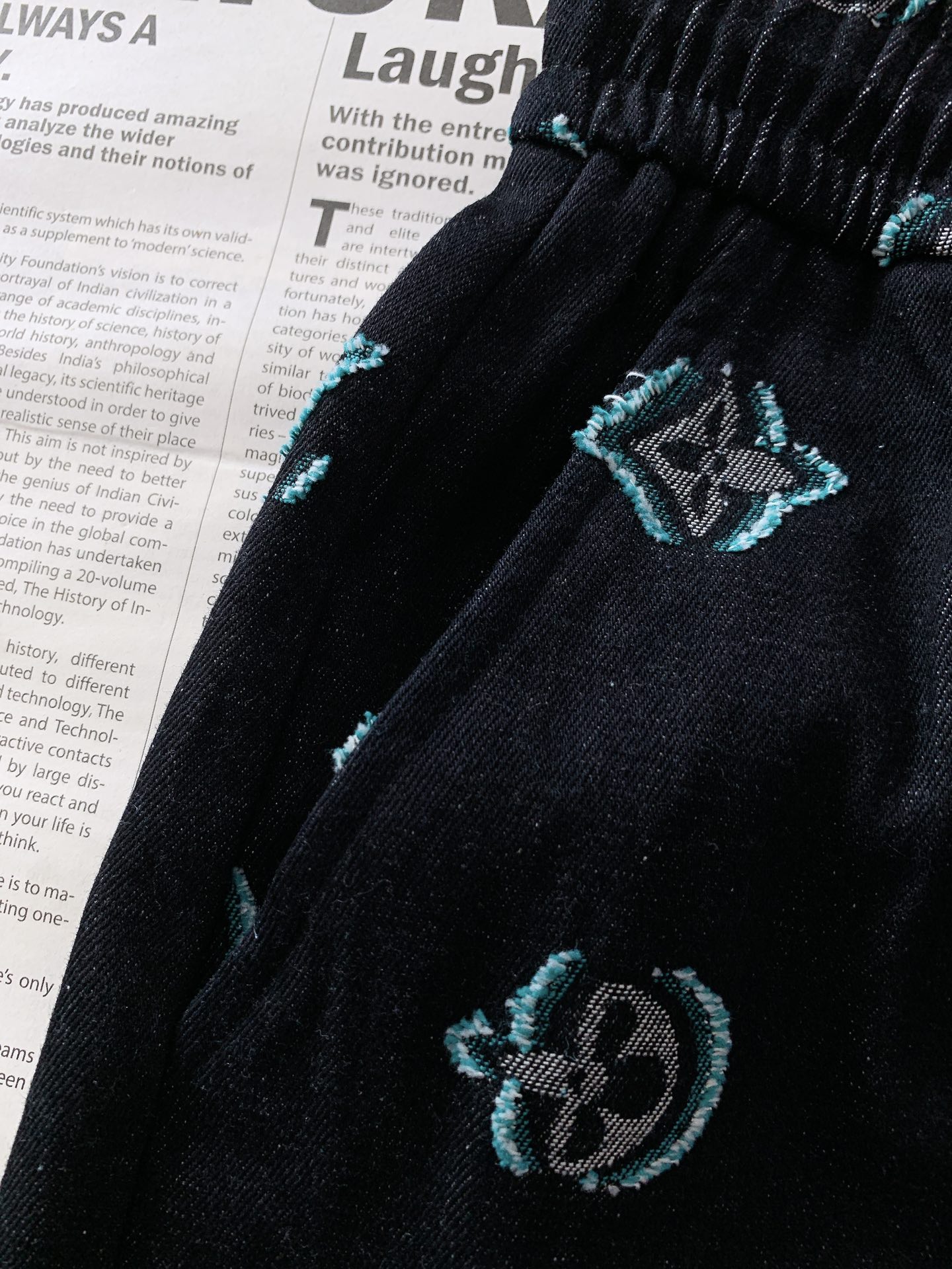 
LouisVuitton 路易威登 Monogram提花休闲短裤
定制10s*7s全棉纱线.
采用活性