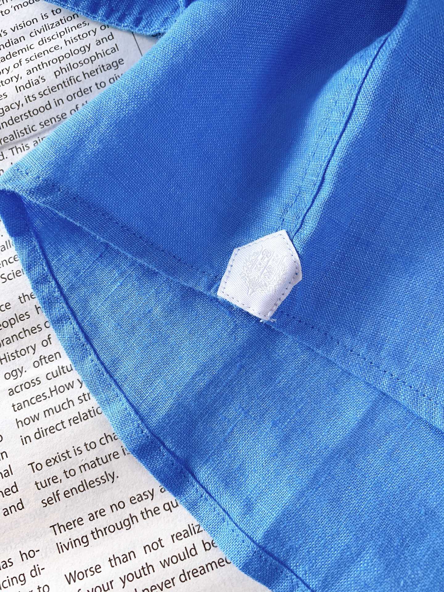 
LoroPiana L.P 休闲亚麻衬衫👔
经典版型衬衫怎么穿都好看，lp。衬衣很讲究品质，经典的款式