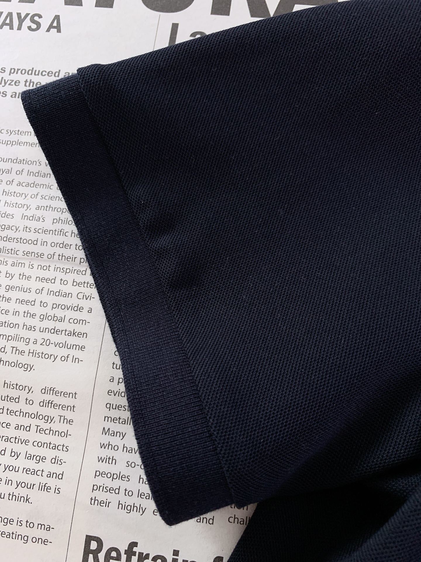 Burberry 巴宝莉 字母刺绣Polo 衫,选用棉质珠地网眼布面料打造,于意大利工坊精制而成。饰有